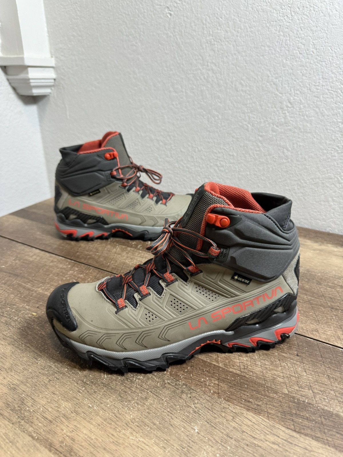 La Sportiva La Sportiva Ultra Raptor II Mid GTX Size Women’s 9 Wide Size US 9 / IT 39 - 2 Thumbnail