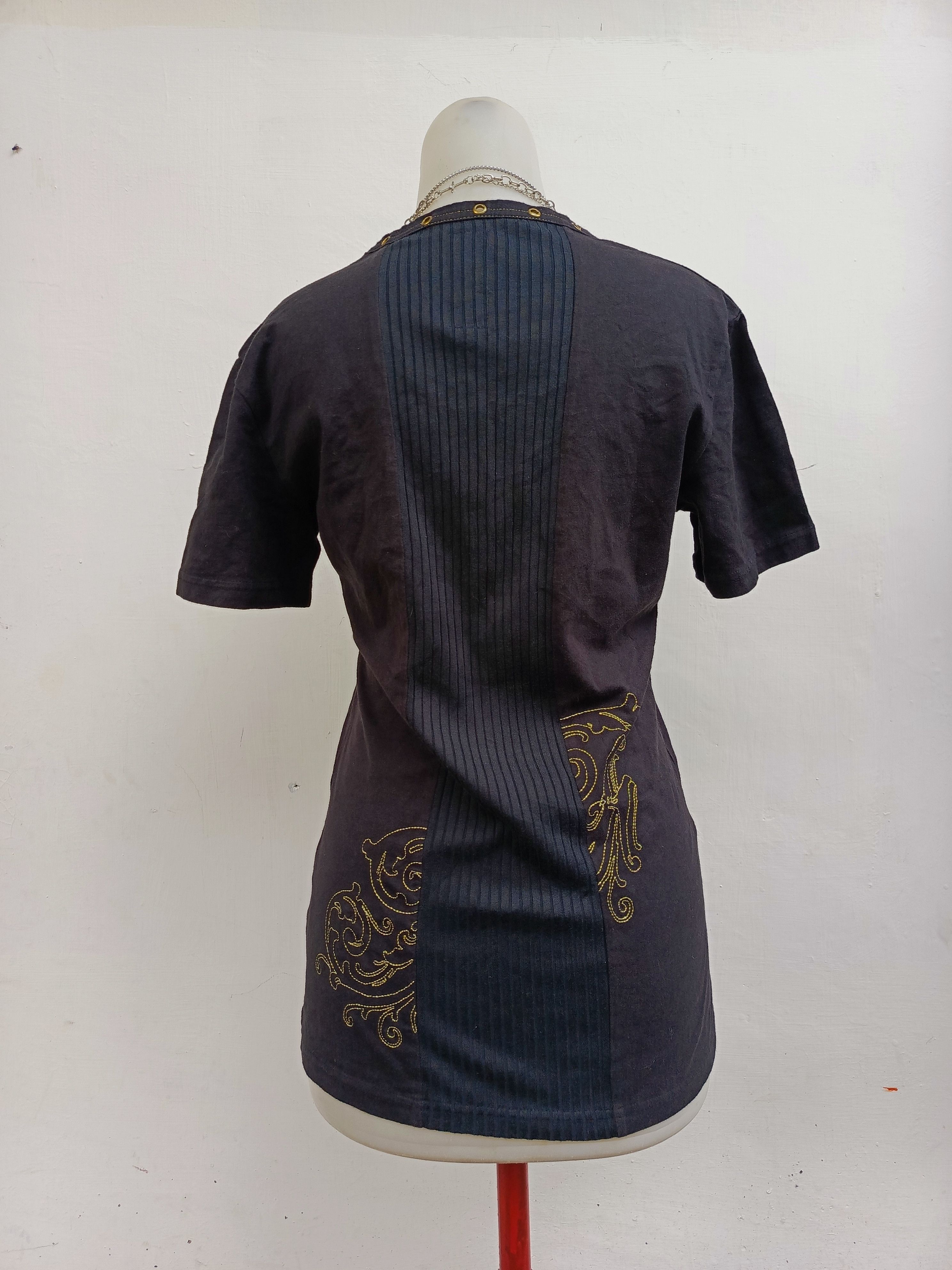 semanticdesign Semantic Design Japan Embroidered Crest V-Neck Tee Size M / US 6-8 / IT 42-44 - 4 Thumbnail