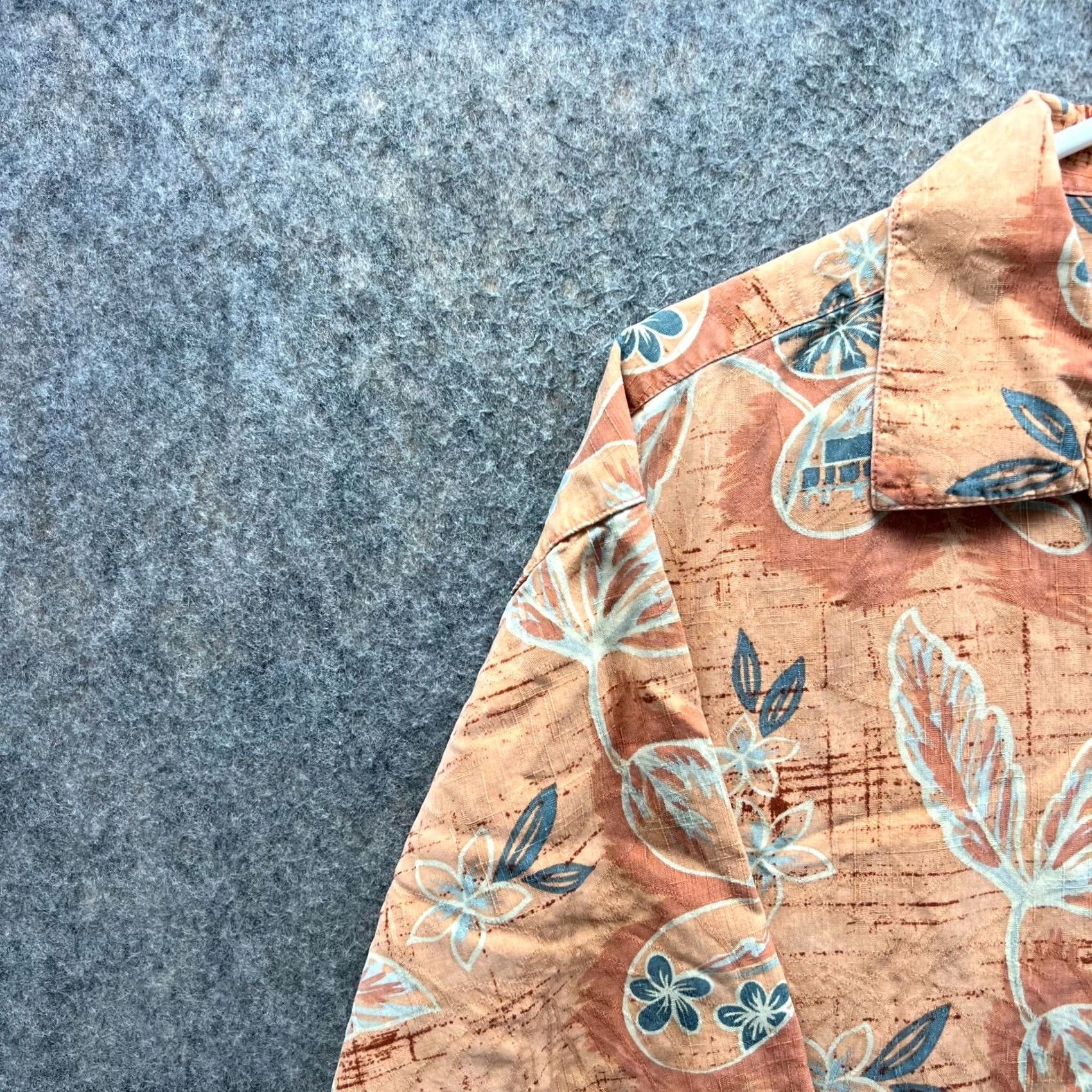 Tommy Bahama VINTAGE Tommy Bahama Shirt Men Small Adult Orange Silk Floral Button-Down Short Sleeve Regular Fit Mens Size US S / EU 44-46 / 1 - 7 Thumbnail