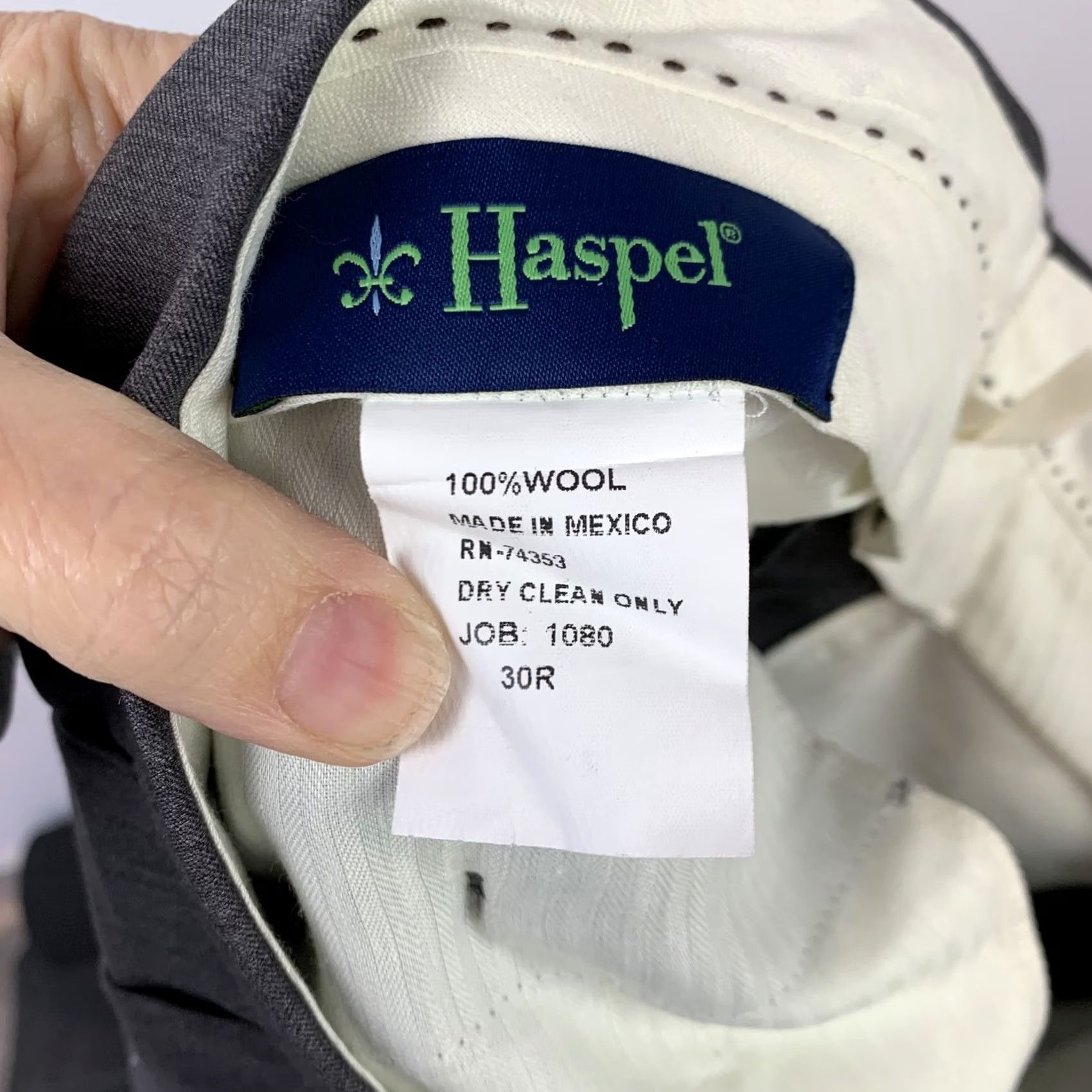 Vintage Haspel Men's Dress Pants Comfort Stretch Pleated 100% Wool Charcoal Gray 30R NWT Size US 30 / EU 46 - 8 Thumbnail