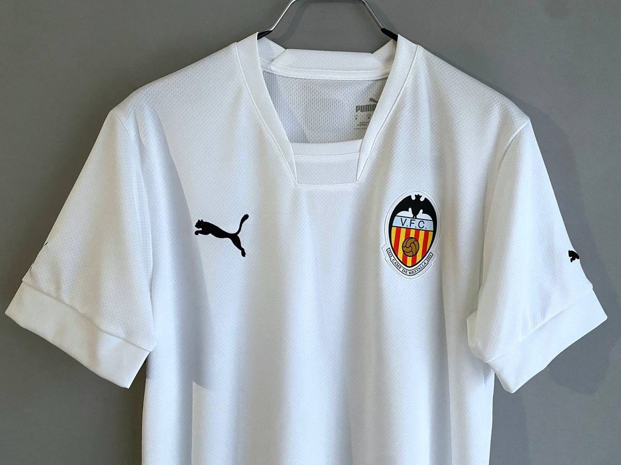 Puma Puma Valencia CF 2022/2023 Home Soccer Jersey, Size M Size US M / EU 48-50 / 2 - 4 Thumbnail