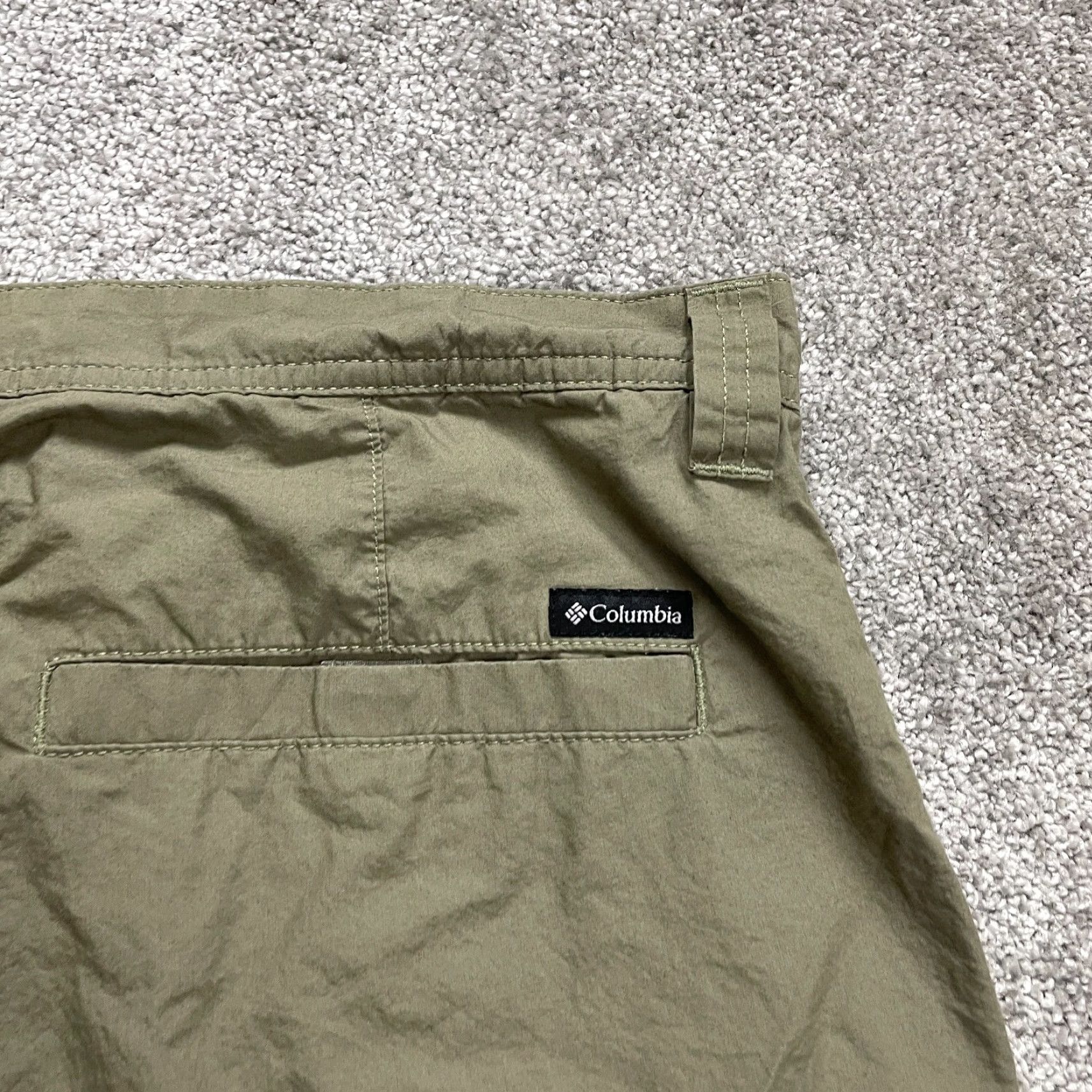 Vintage Columbia Shorts Mens 40x9.5 Army Green Flat Front Cotton Bermuda Outdoor Chino Regular 40 in Green casual, travel, workwear Mens Size US 40 / EU 56 - 3 Thumbnail