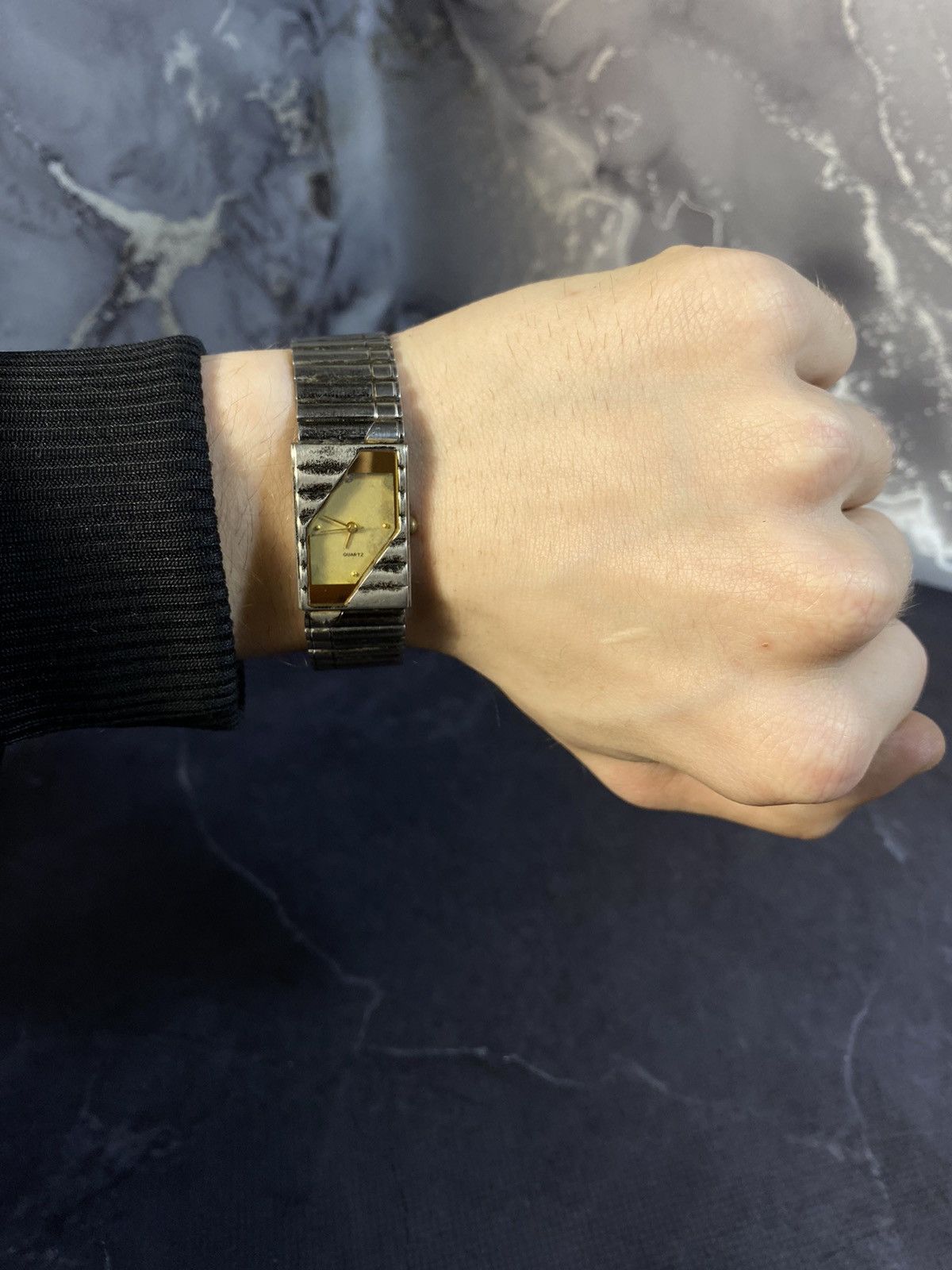 Vintage Unique Quartz Watch with Pattern Japanese Brand Size ONE SIZE - 2 Thumbnail