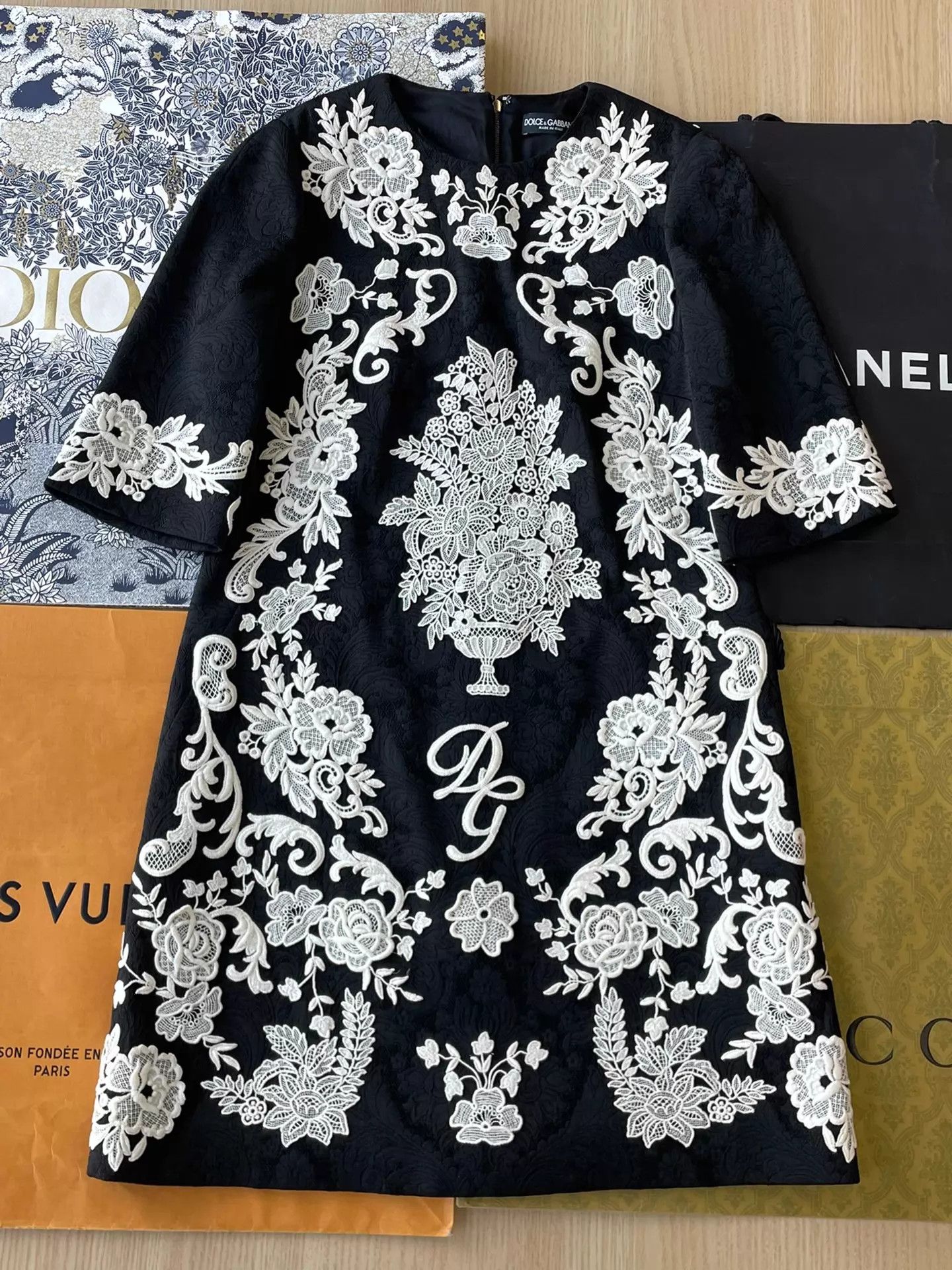 Dolce & Gabbana DG Womens Classic Black & White Floral Embroidered Dress Size M / US 6-8 / IT 42-44 - 1 Thumbnail