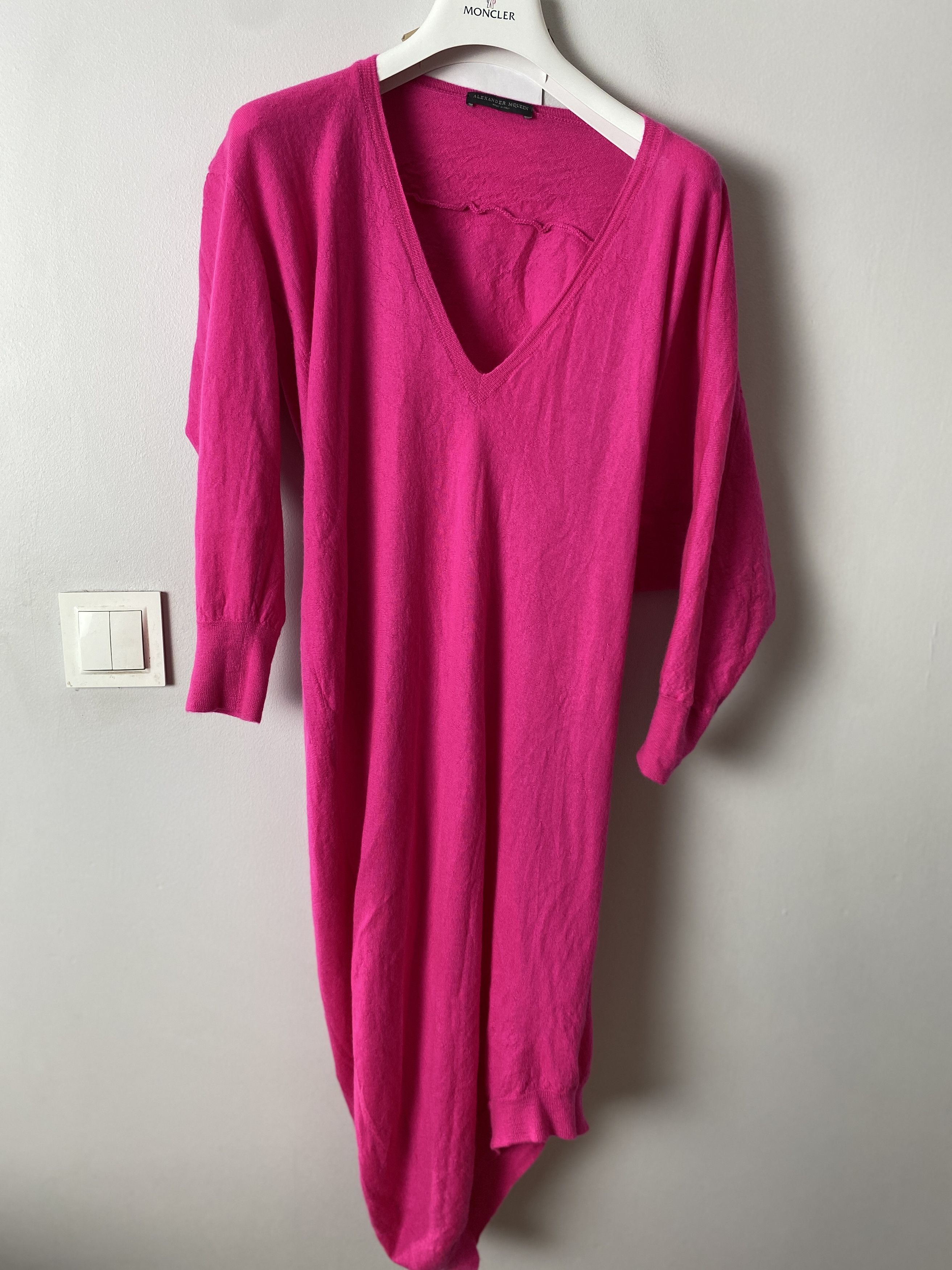 Alexander McQueen Alexander McQueen cashmere asymetric dress knitwear Size M / US 6-8 / IT 42-44 - 1 Thumbnail