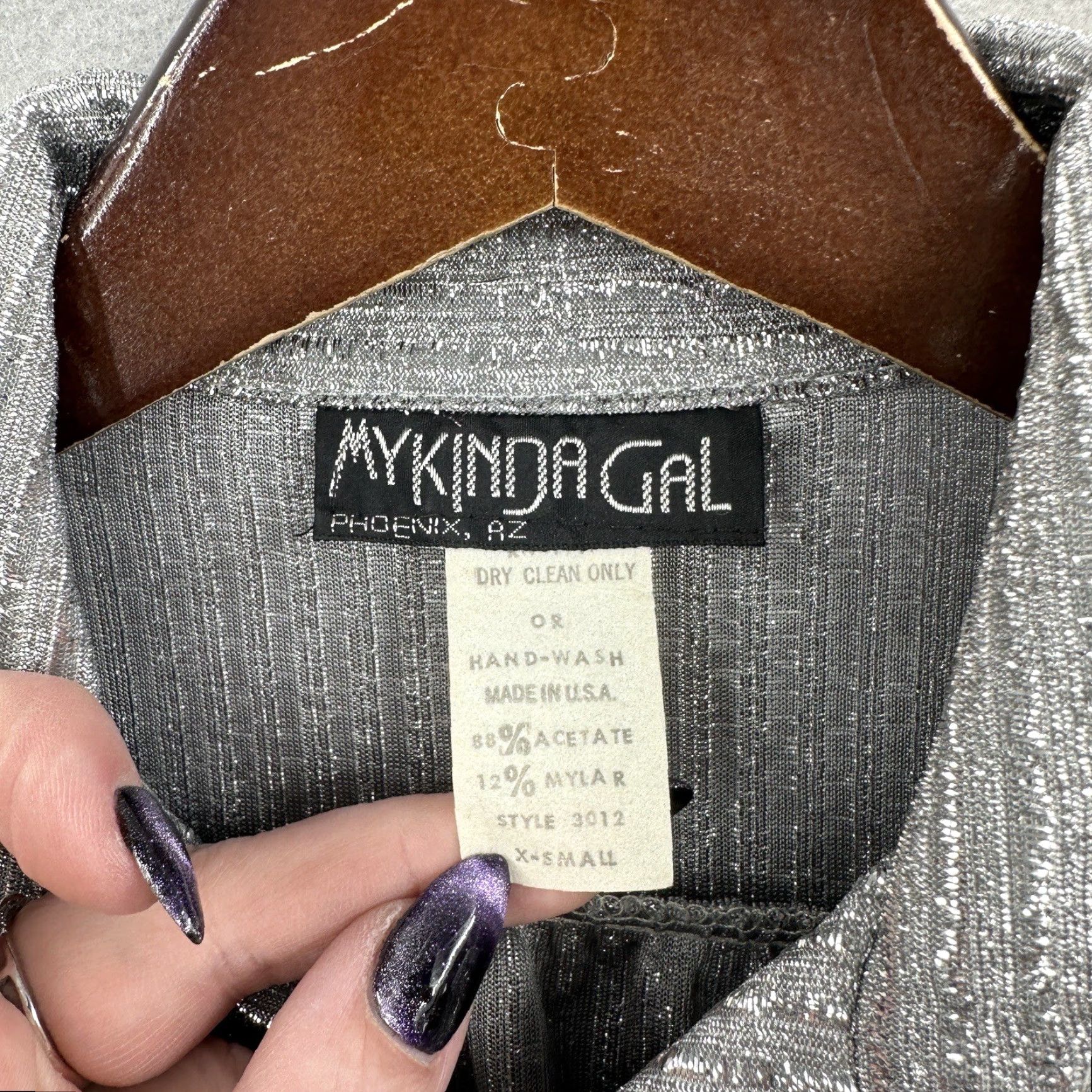Vintage VTG My Kinda Gal Blouse Women XS Metallic Phoenix Arizona USA Cottagecore Button Shirt Women XS Silver 1970s Disco Size XS / US 0-2 / IT 36-38 - 6 Thumbnail
