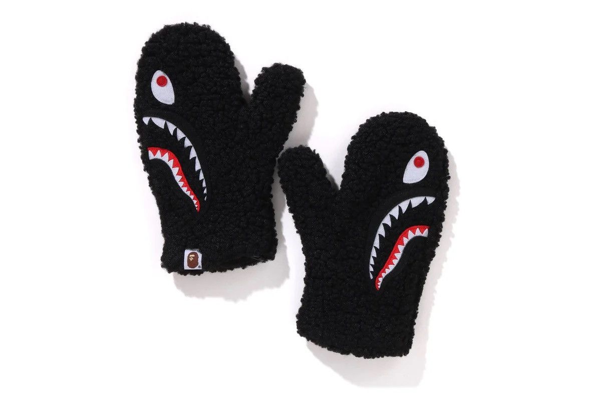 Bape BAPE Shark Boa Mittens Size ONE SIZE - 2 Thumbnail