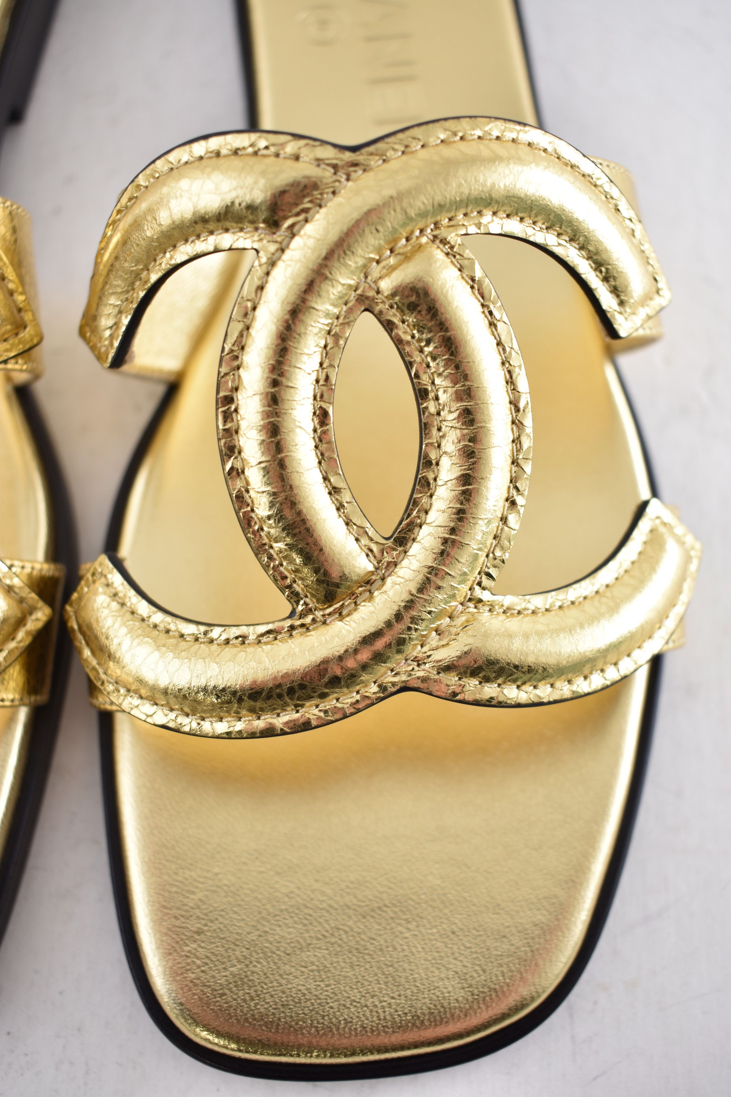 Chanel 26S Golden Leather XL CC Logo Mule Slide Flat Sandal 40 Size US 10 / IT 40 - 12 Thumbnail