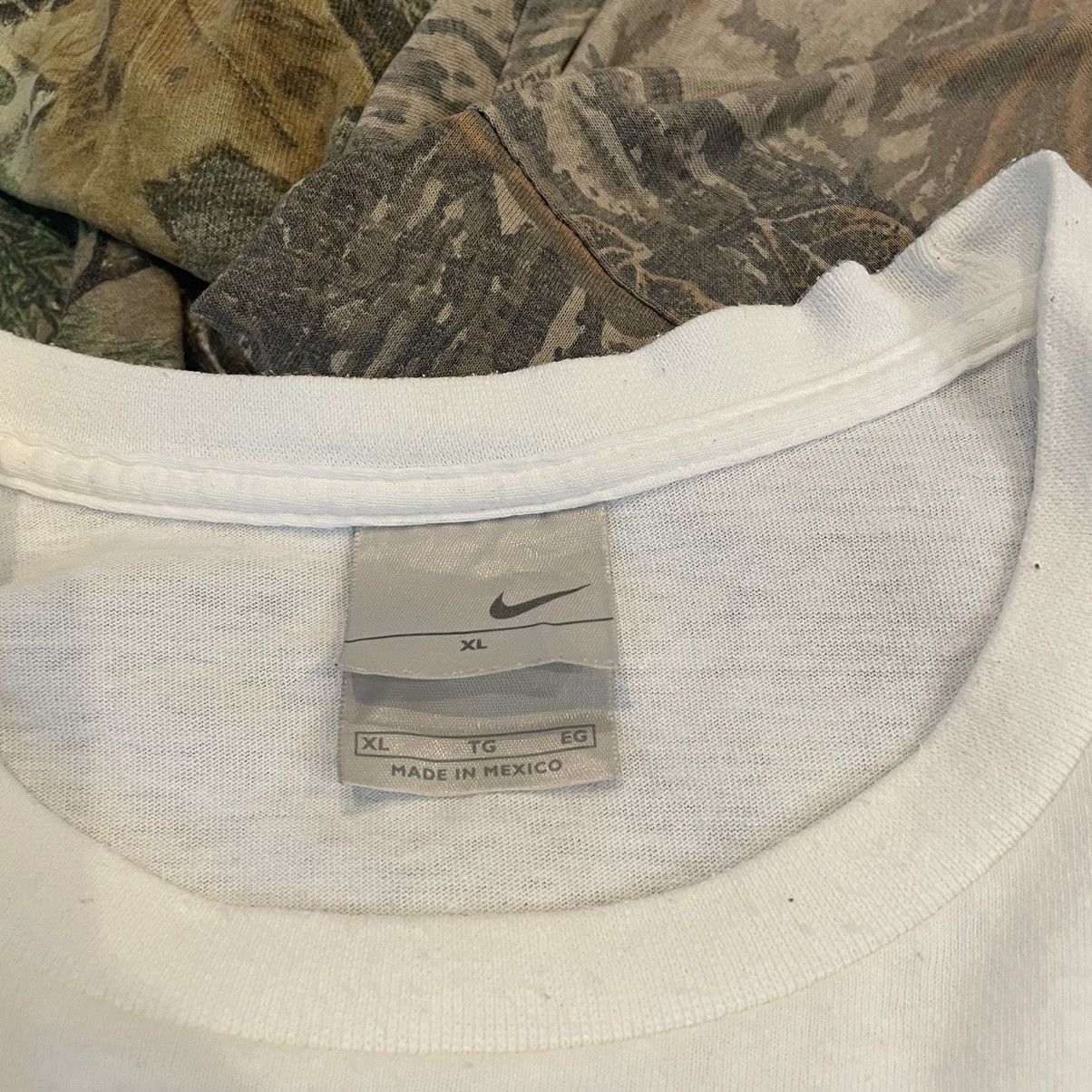 Nike 2000s Nike swoosh relaxed fit white tee hit Size US XL / EU 56 / 4 - 3 Thumbnail