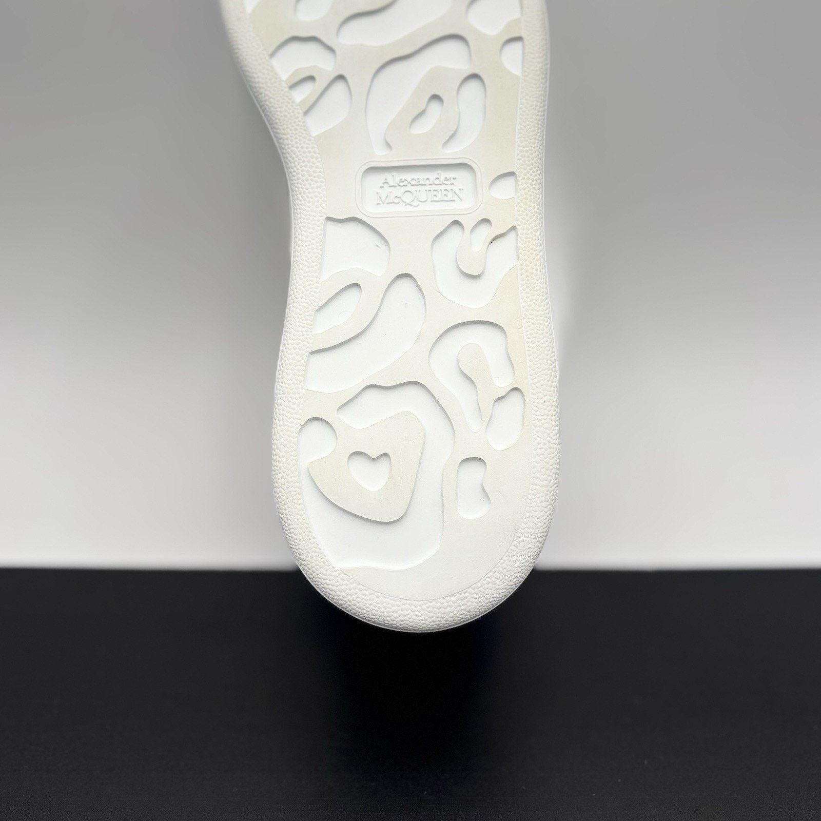 Alexander McQueen Alexander McQueen Oversized ' White Ultramarine' | GREAT! Size US 8 / IT 38 - 18 Thumbnail