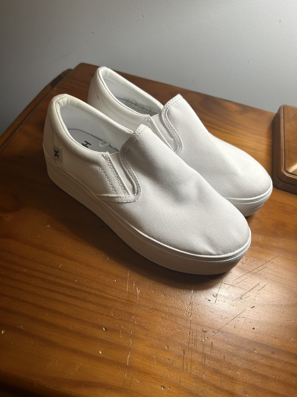 Hurley Brand New Hurley White slip-on shoes Size US 6 / IT 36 - 1 Thumbnail