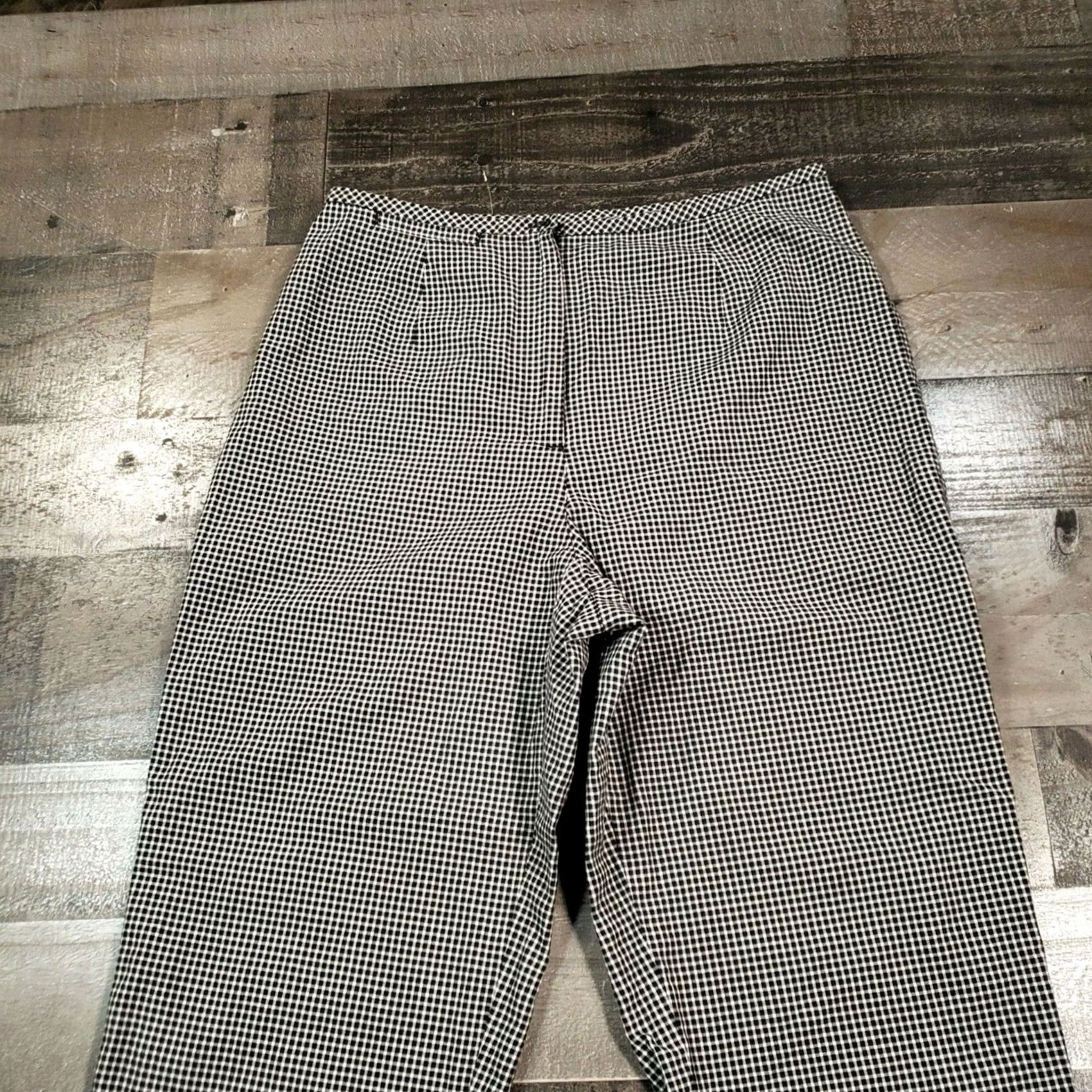 Liz Claiborne Liz Claiborne Pants Capri Black Check Zip Closure Straight Rise Mid 8 Womens Regular Inseam 23 Negative N/A Size 30" / US 8 / IT 44 - 4 Thumbnail