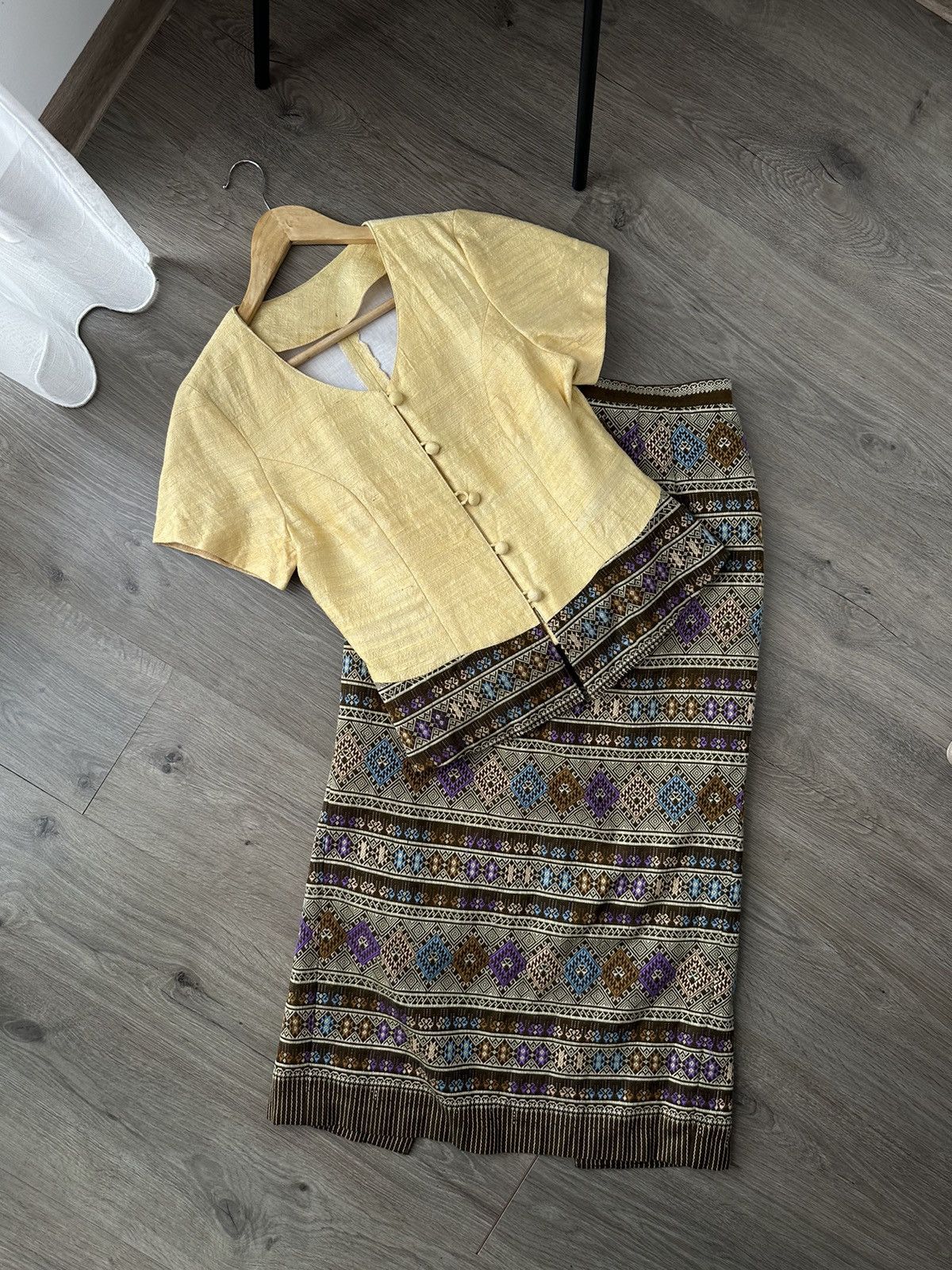 Other UK VTG Beige Thai Set Traditional Dress Skirt Wedding Blouse Size US M / EU 48-50 / 2 - 2 Thumbnail