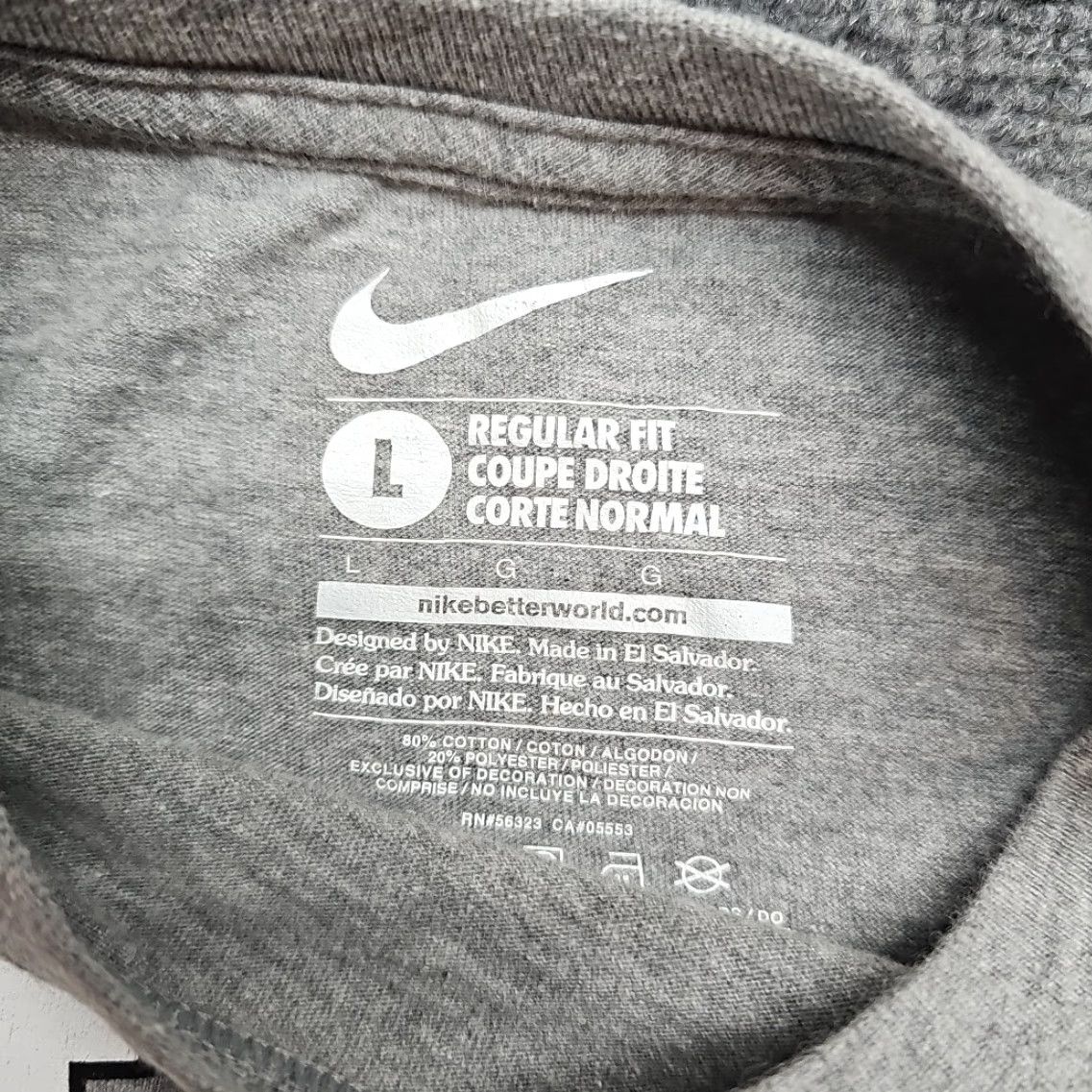 Nike Nike Tee Collage Arch T-shirt Men Large Grey Athletic Cut Street Shirt Size US L / EU 52-54 / 3 - 4 Thumbnail