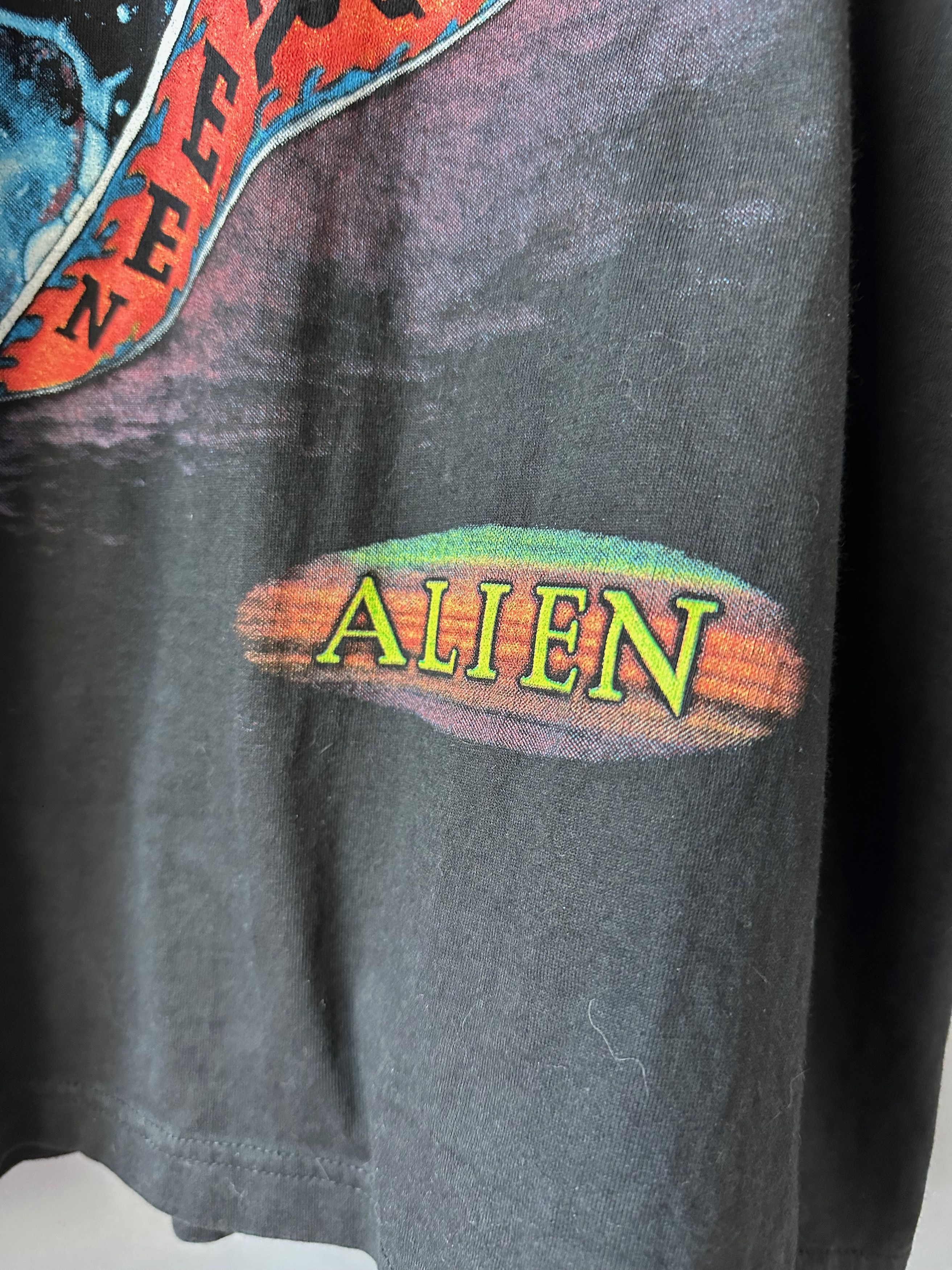 Vintage Vintage Alien UFO overprint t shirt tee Y2K swag streetwear Size US XL / EU 56 / 4 - 3 Thumbnail