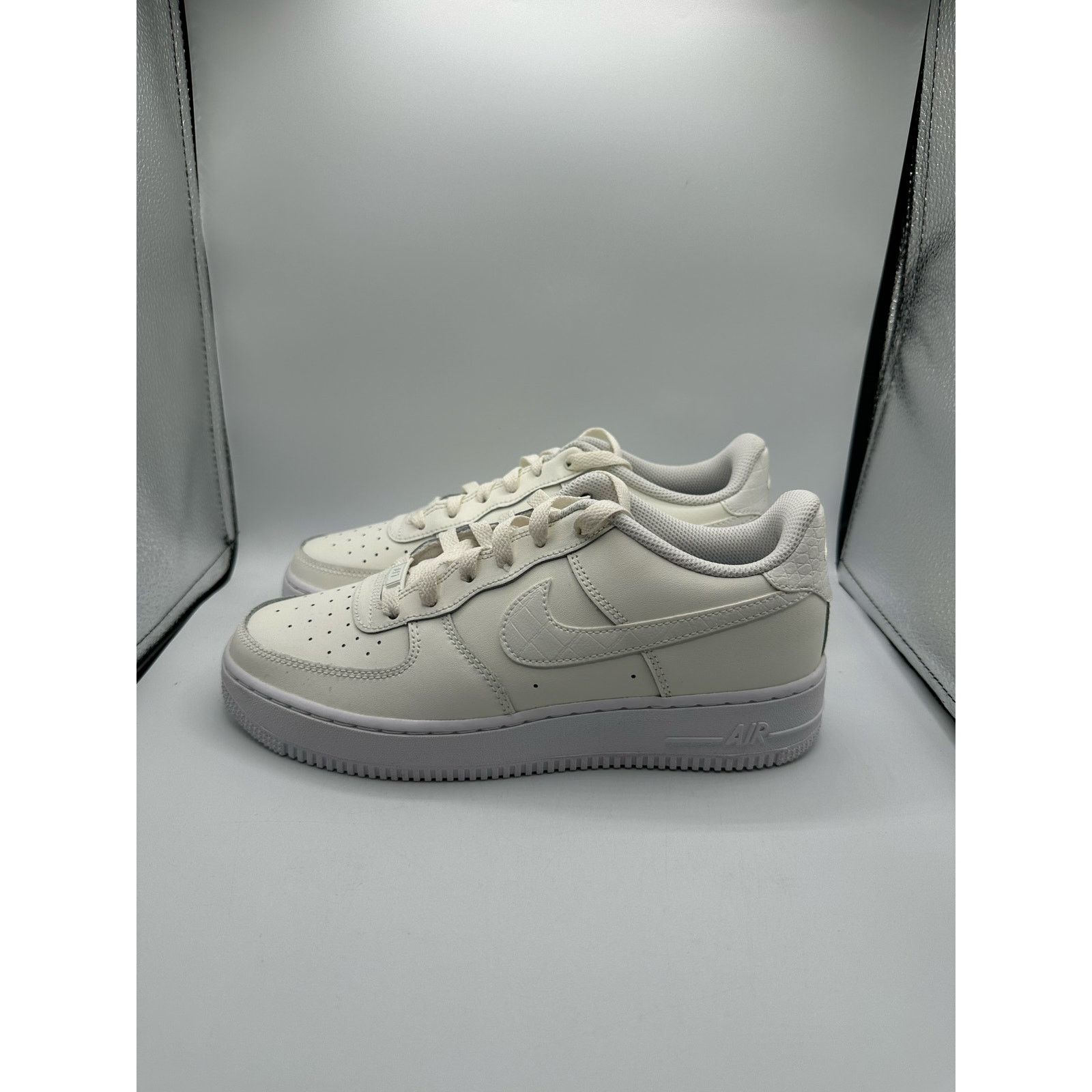 Nike Nike Air Force 1 LV8 GS “Sail Croc” size 6.5y Size US 6.5 / IT 36.5 - 1 Thumbnail