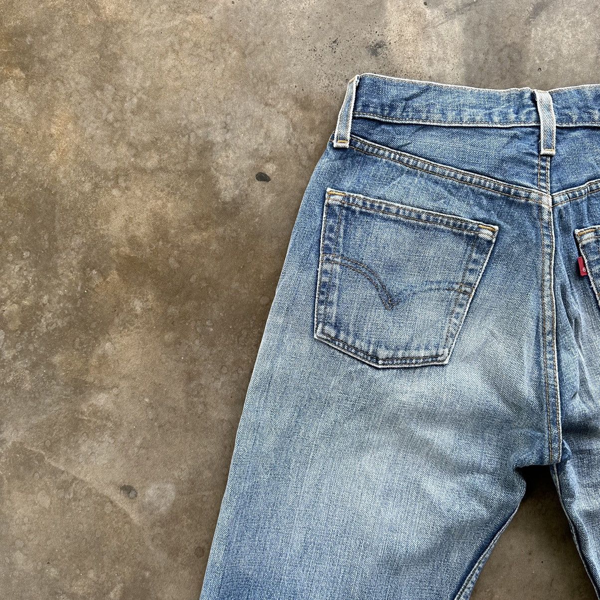Levi's Vintage Levi’s 501 Distressed Denim Faded Jean Pant W28 Size US 28 / EU 44 - 13 Thumbnail