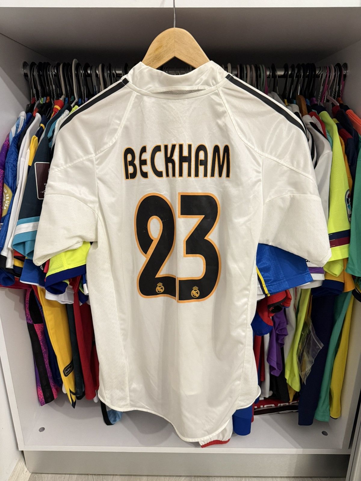 Adidas Real Madrid CF 2004/2005 home kit with Beckham nameset Size US S / EU 44-46 / 1 - 1 Thumbnail