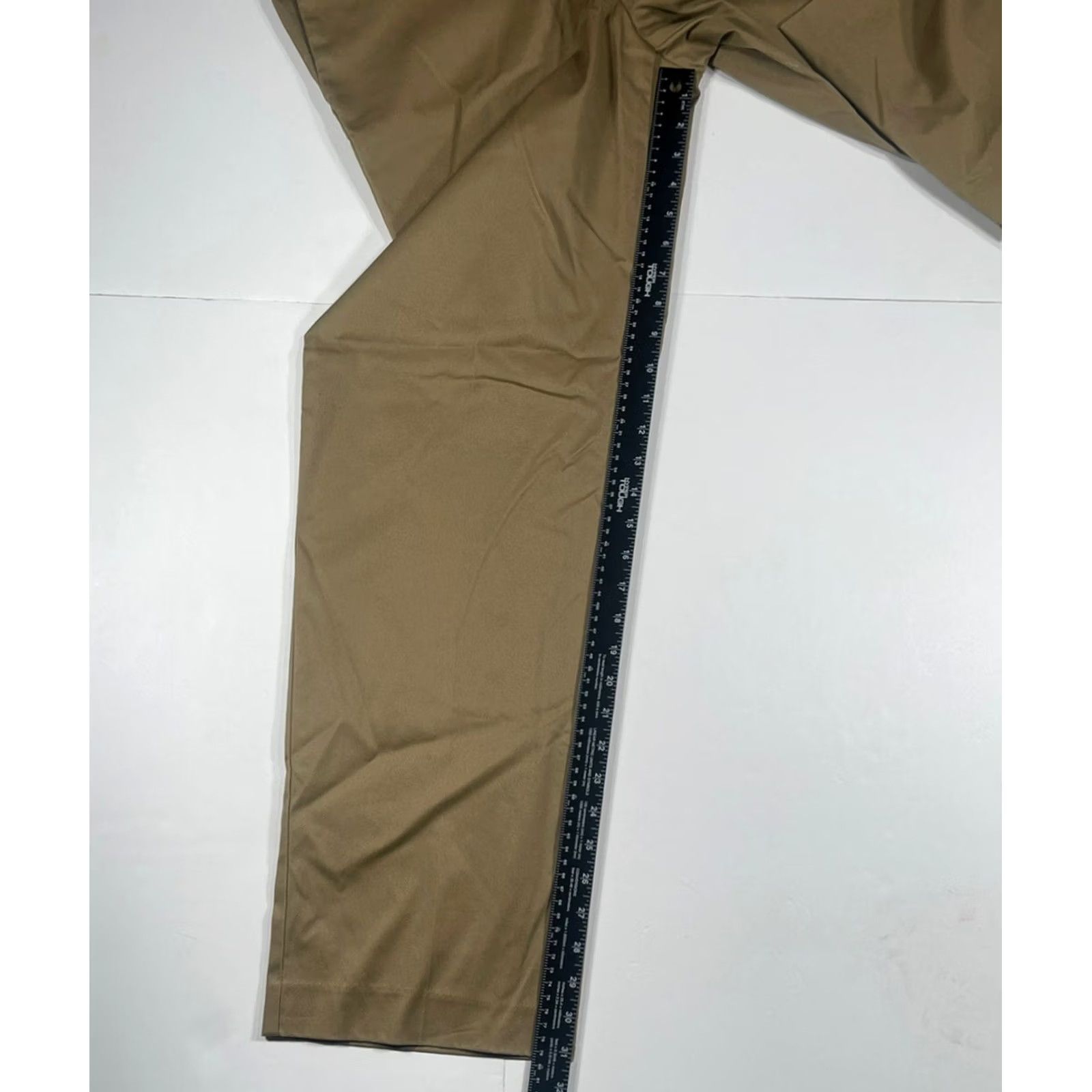 Dockers VINTAGE Dockers D3 Classic Fit Men’s Beige Iron Free Khaki Chino Pants 36W 32L Size US 36 / EU 52 - 5 Thumbnail