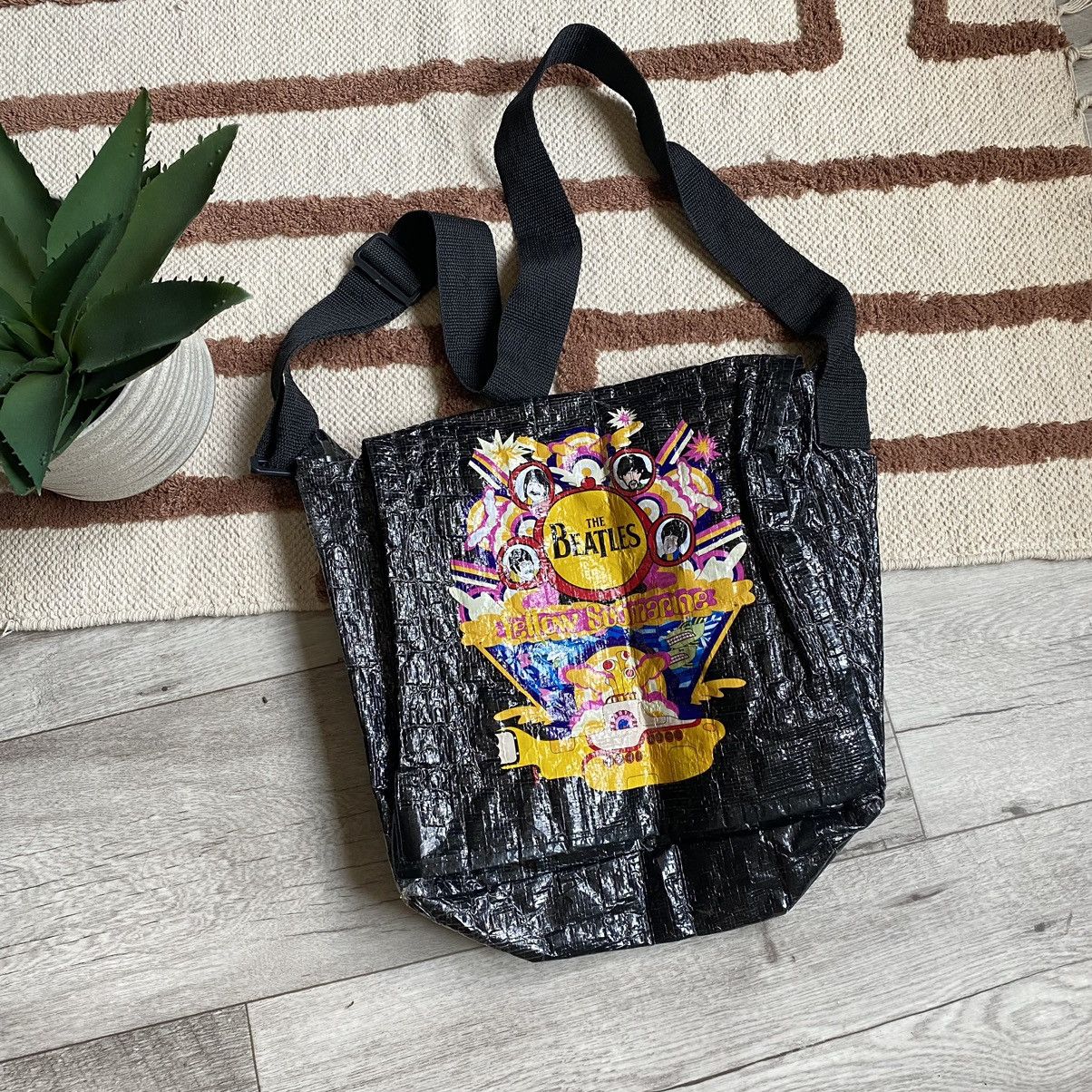 Band Tees VINTAGE THE BEATLES YELLOW SUBMARINE CROSSBODY BAG Size ONE SIZE - 1 Thumbnail