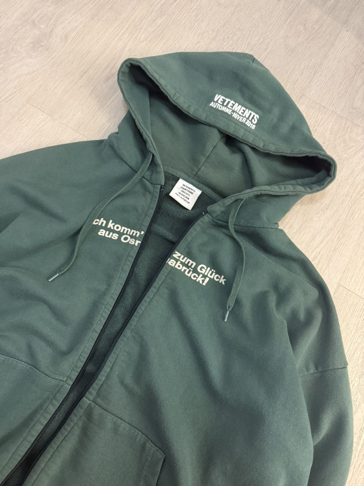 Vetements AW17 Vetements 1/50 “Tourist” Zipup Hoodie Germany Exclusive Size US S / EU 44-46 / 1 - 2 Thumbnail