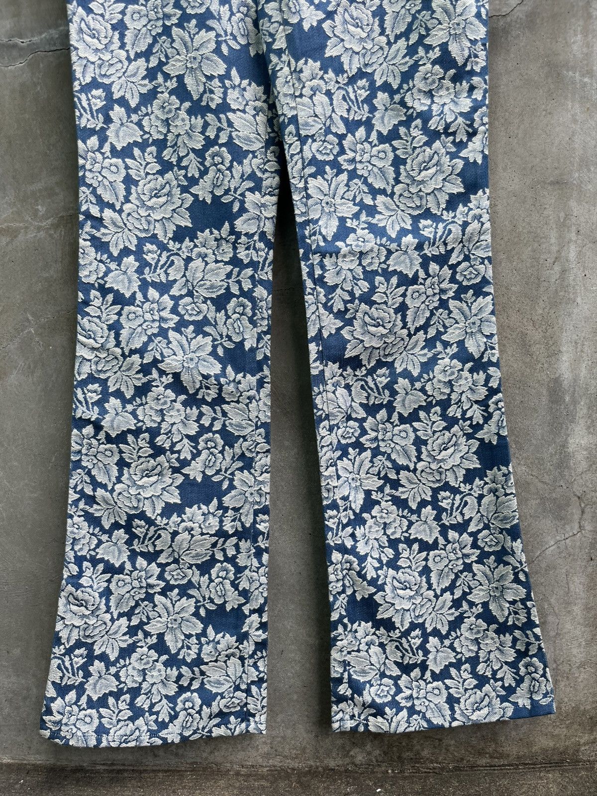 Moschino Floral Tapestry Flared Jeans Size 28" / US 6 / IT 42 - 3 Thumbnail