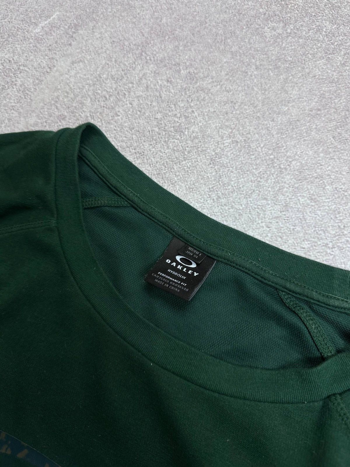 Oakley Vintage Oakley Big Logo Longsleeve Shirt L Rare Size US L / EU 52-54 / 3 - 2 Thumbnail