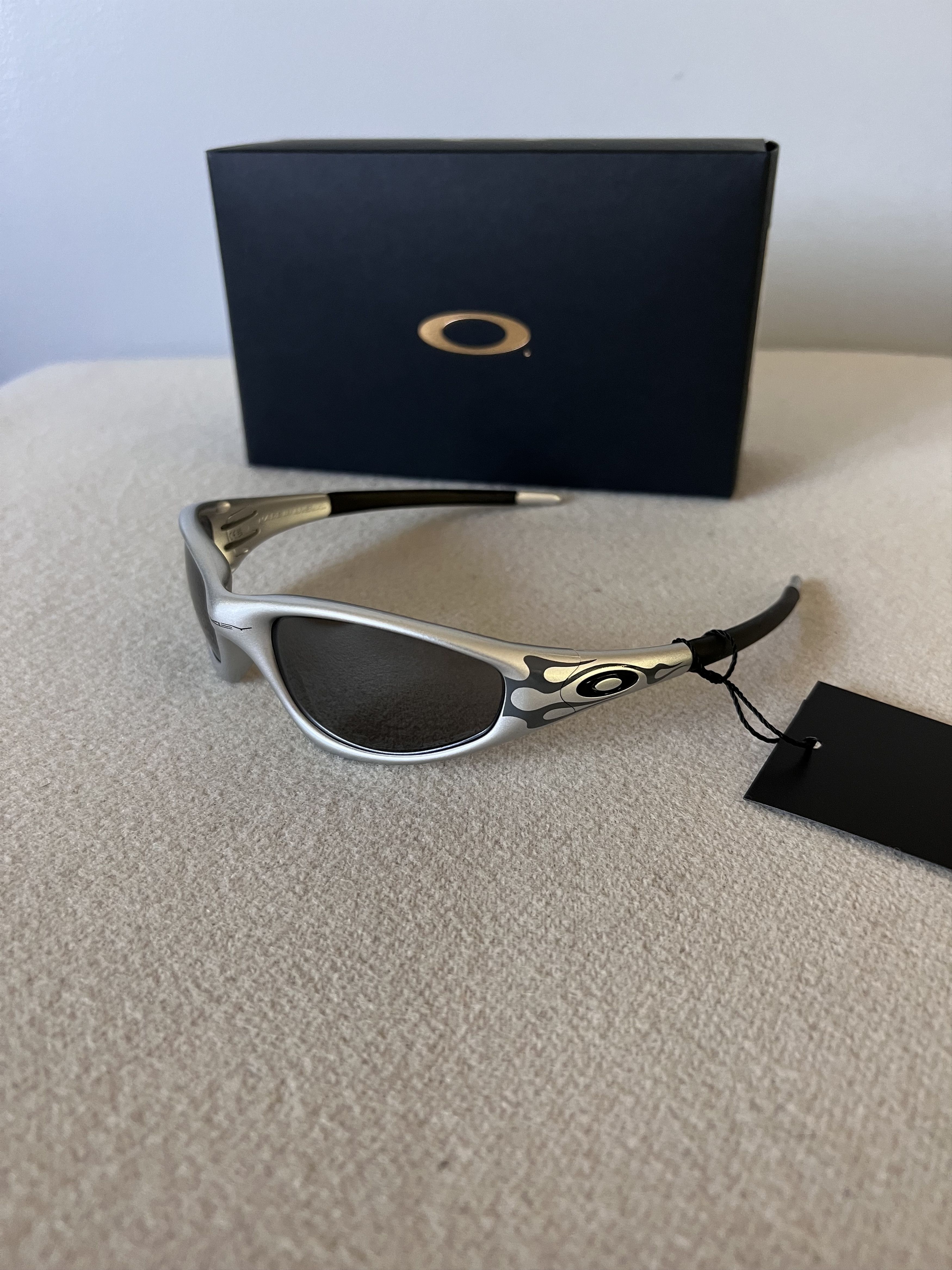 Oakley MUZM Straight Jacket 99 サングラス Oakley Muzm MUZM Straight Jacket 99 Silver Grey Flames