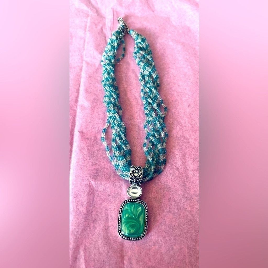 Other Beaded Lia Sophia Necklace EUC Size ONE SIZE - 1 Thumbnail