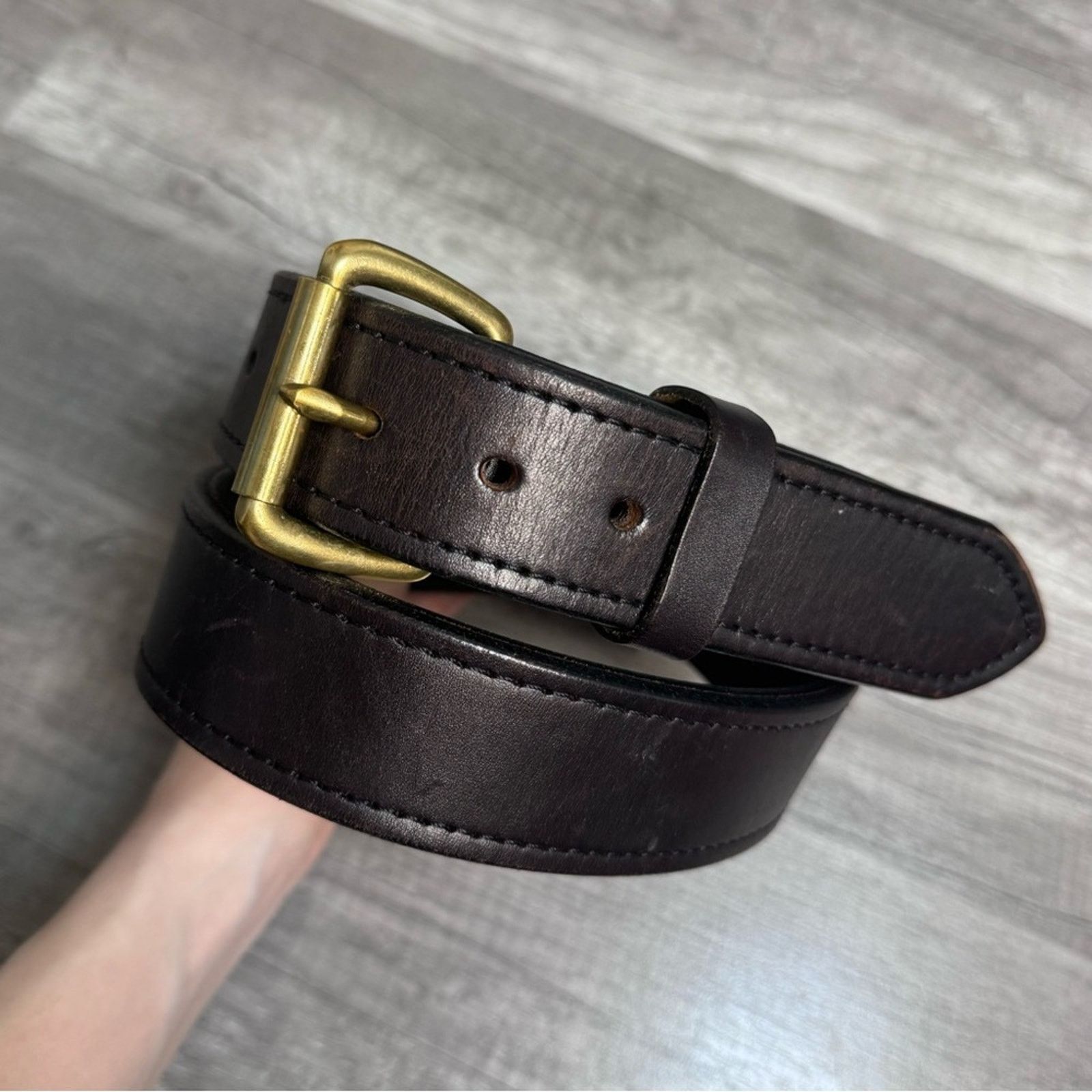 Filson 1.5 Inch Leather Belt - Saddle-Grade Bridle Leather, Rustproof Roller Buckle, 7 Hole Fit - View #9