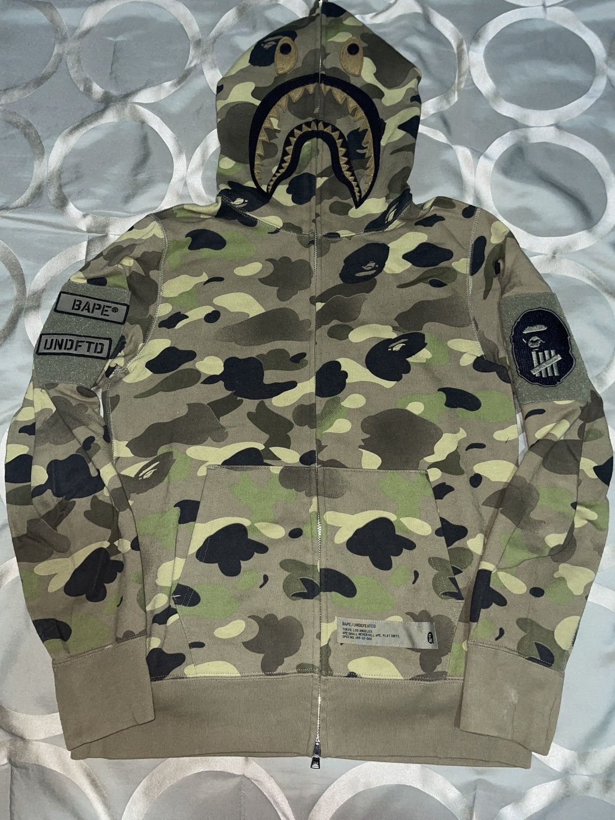 Bape Bape X undefeated shark hoodie S RARE Size US S / EU 44-46 / 1 - 1 Thumbnail