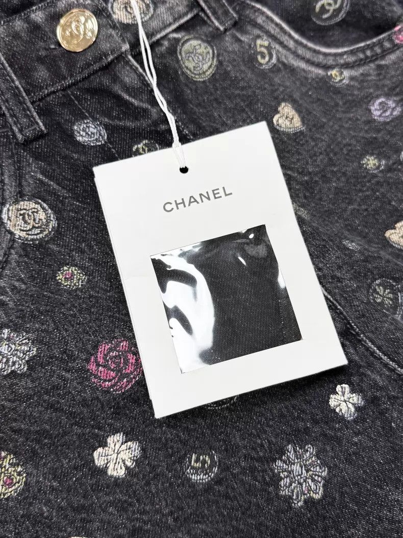 Chanel Chanel 25B popular black printed graffiti badge jeans wide Size 24" / US 00 / IT 34 - 5 Thumbnail