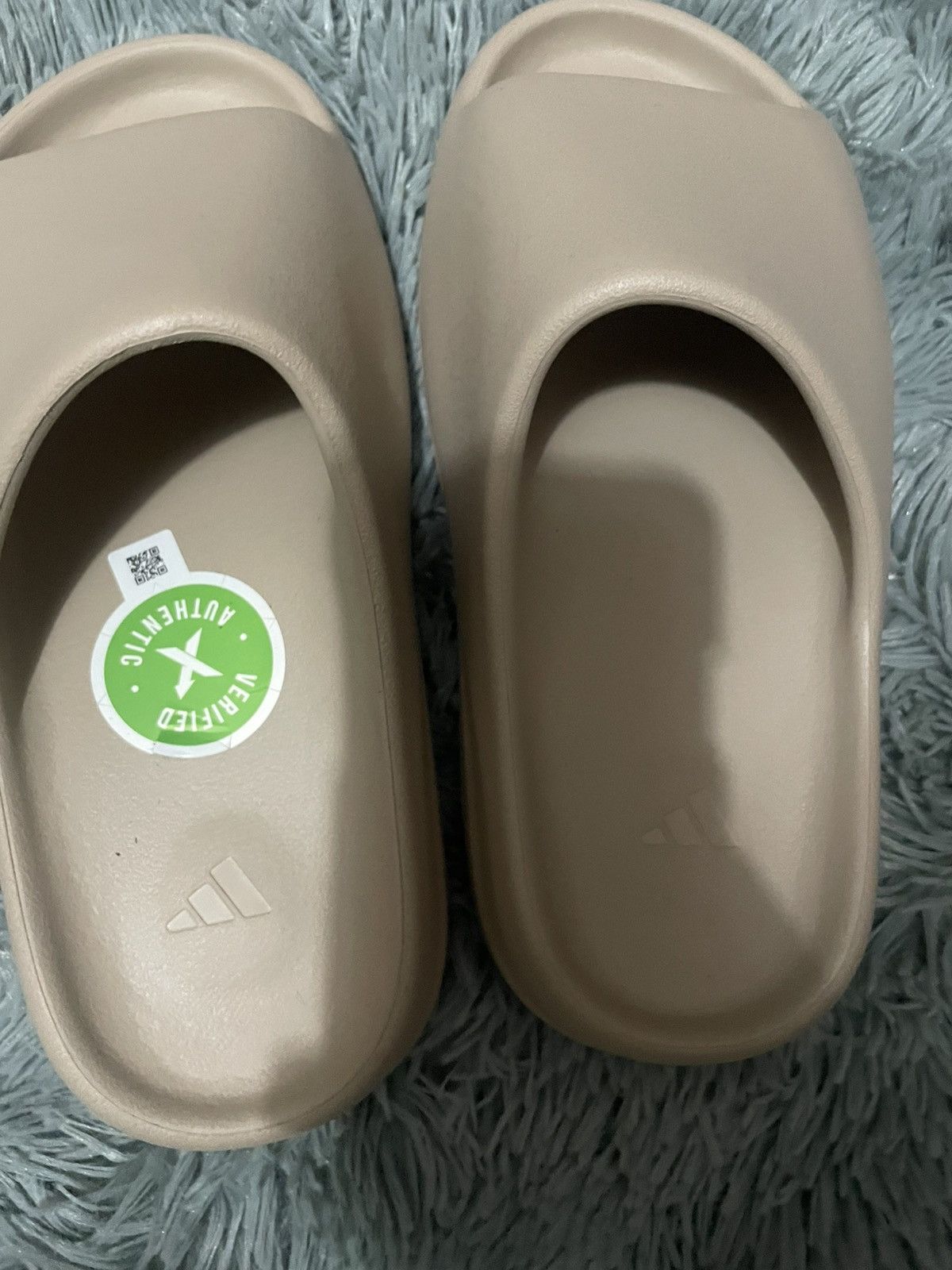 Yeezy Yeezy Slides, Size 8 men Size 6 women Color: Pure. New Size US 8 / IT 38 - 4 Thumbnail