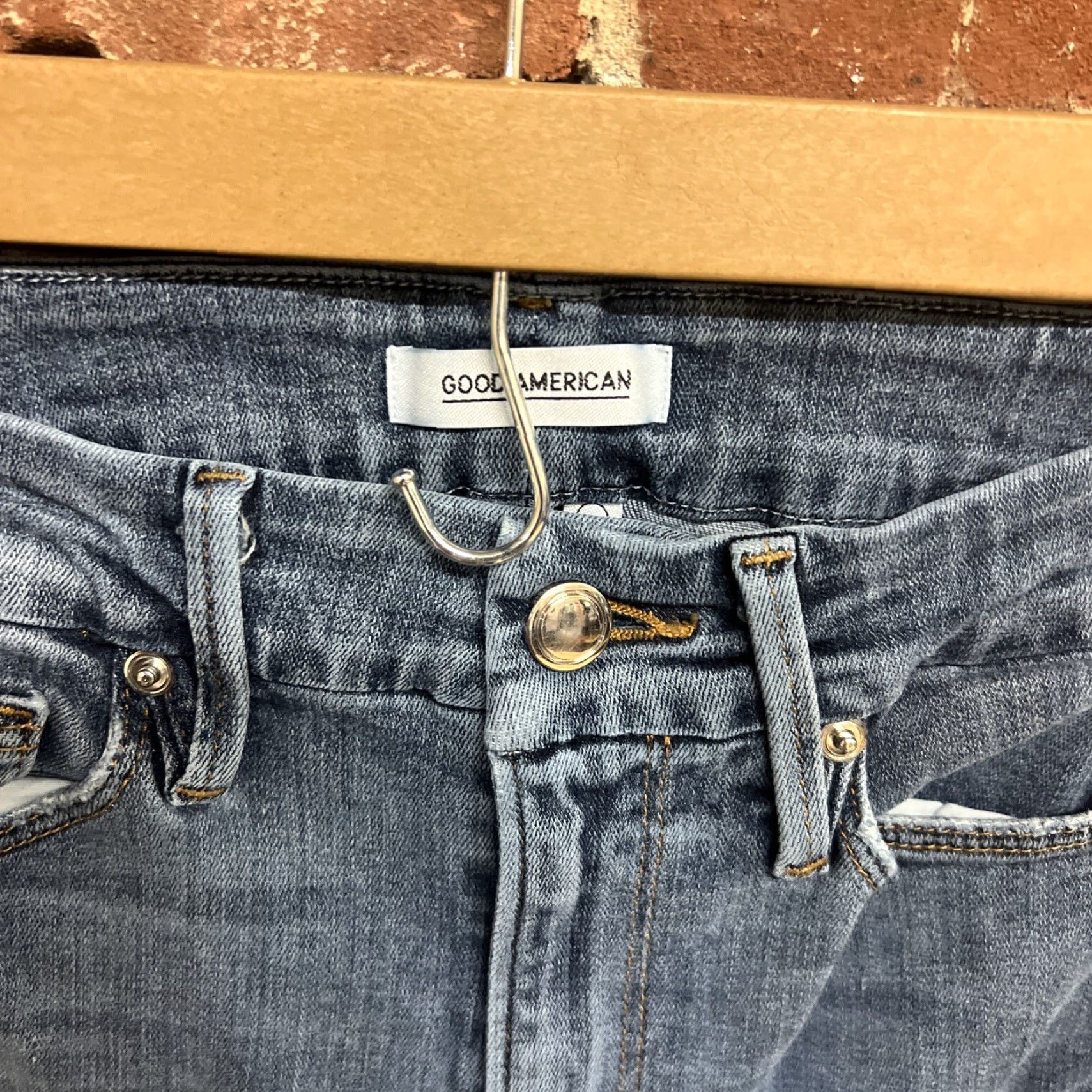 Good American Good American Jeans Skinny Women 2 Medium Wash Distressed Size 2/26 Blue Denim Rise Mid Inseam 27 Size 26" / US 2 / IT 38 - 2 Thumbnail