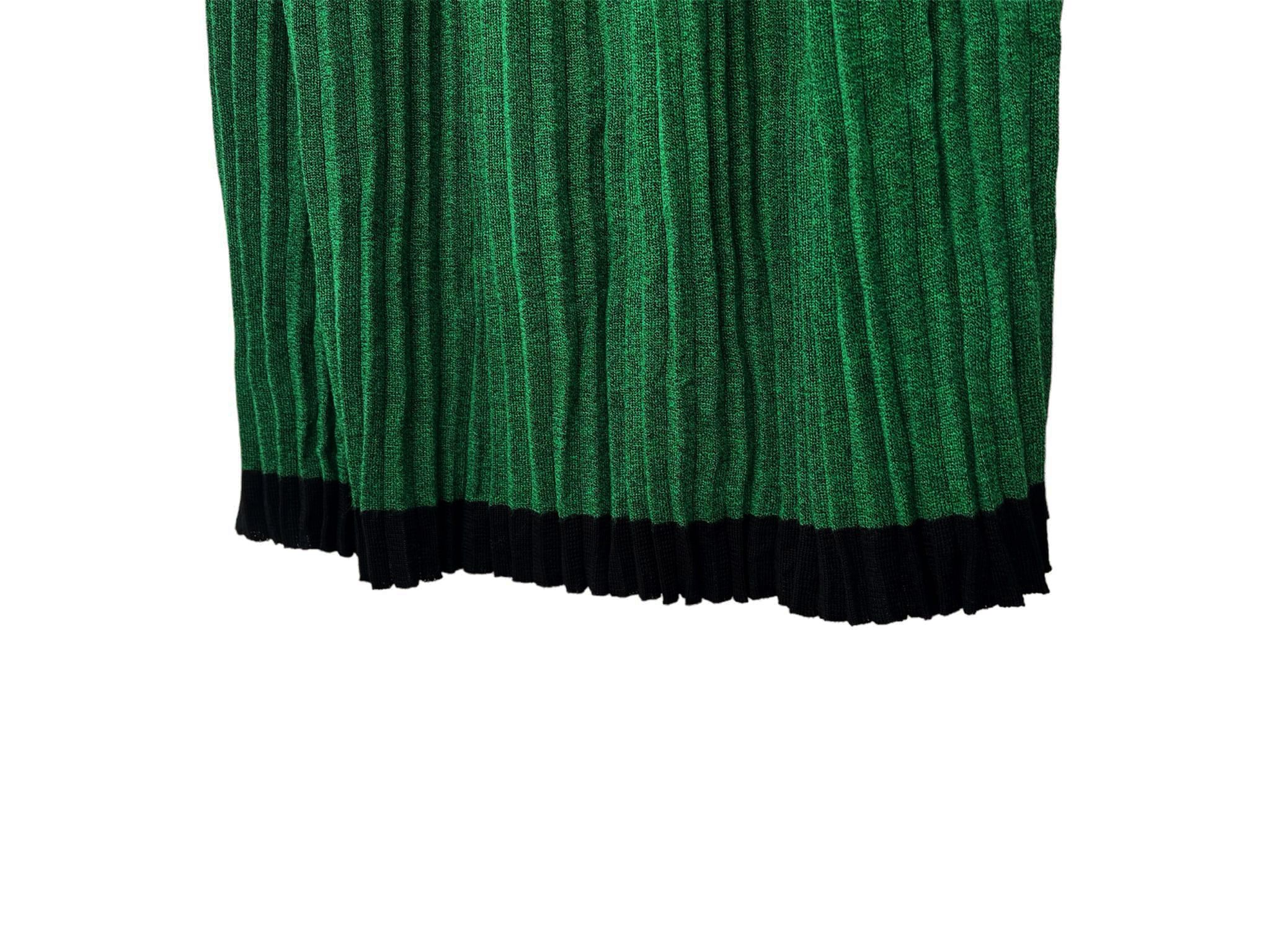 Ungaro Paris Ungaro Paris Emerald Green Pleated skirt with black hemline Size 25" / US 0 / IT 36 - 7 Thumbnail