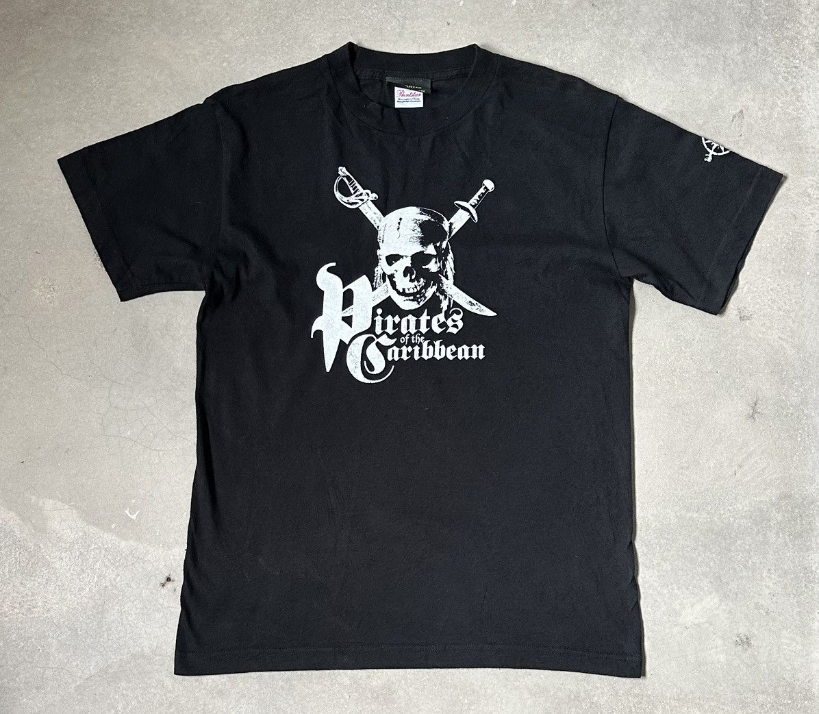 Disney VINTAGE PIRATES OF CARIBBEANS MOVIE TEE Size US M / EU 48-50 / 2 - 1 Thumbnail