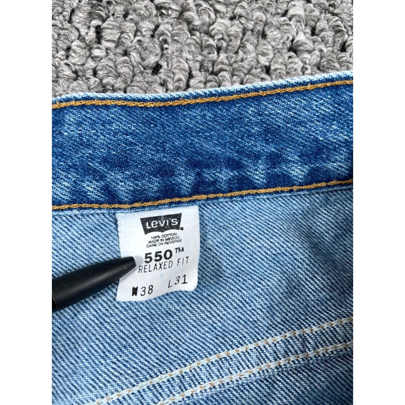 Levi's VINTAGE Levi's 550 Jeans Mens 550 Relaxed Fit 36 x 31.5 Blue Denim Tapered 90s Grunge Retro Hipster Classic X Size US 38 / EU 54 - 3 Thumbnail