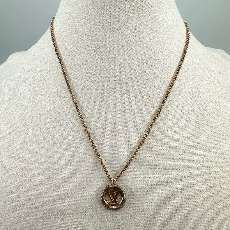 Louis Vuitton Louis Vuitton Gold Circle Logo Necklace -2505 Size ONE SIZE - 3 Thumbnail