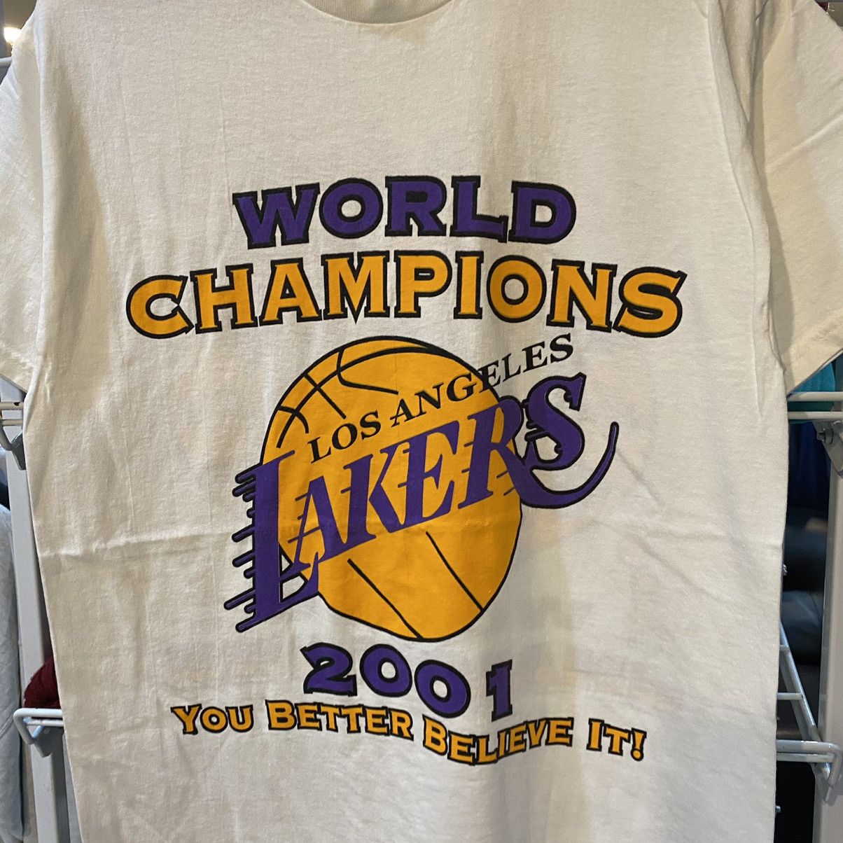NBA Vintage L.A. Lakers NBA Champion back 2 back 2001 size M Size US M / EU 48-50 / 2 - 5 Thumbnail