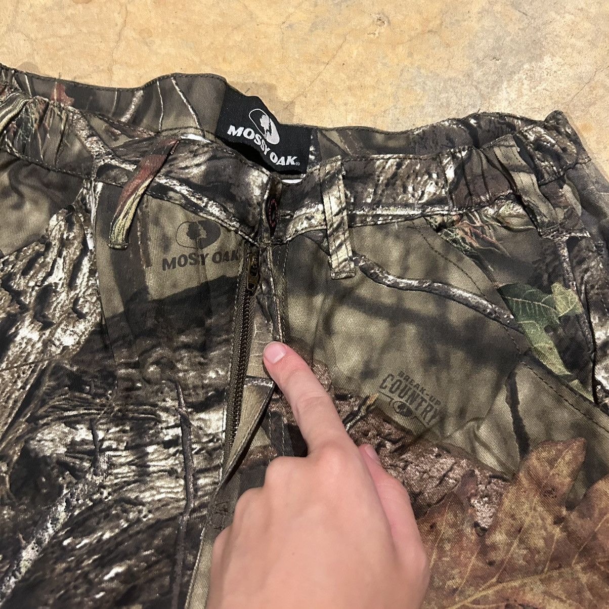 Mossy Oaks × Vintage Crazy Vintage Y2K Mossy Oaks Woodland Camo Baggy Cargo Pants Size US 33 - 5 Thumbnail