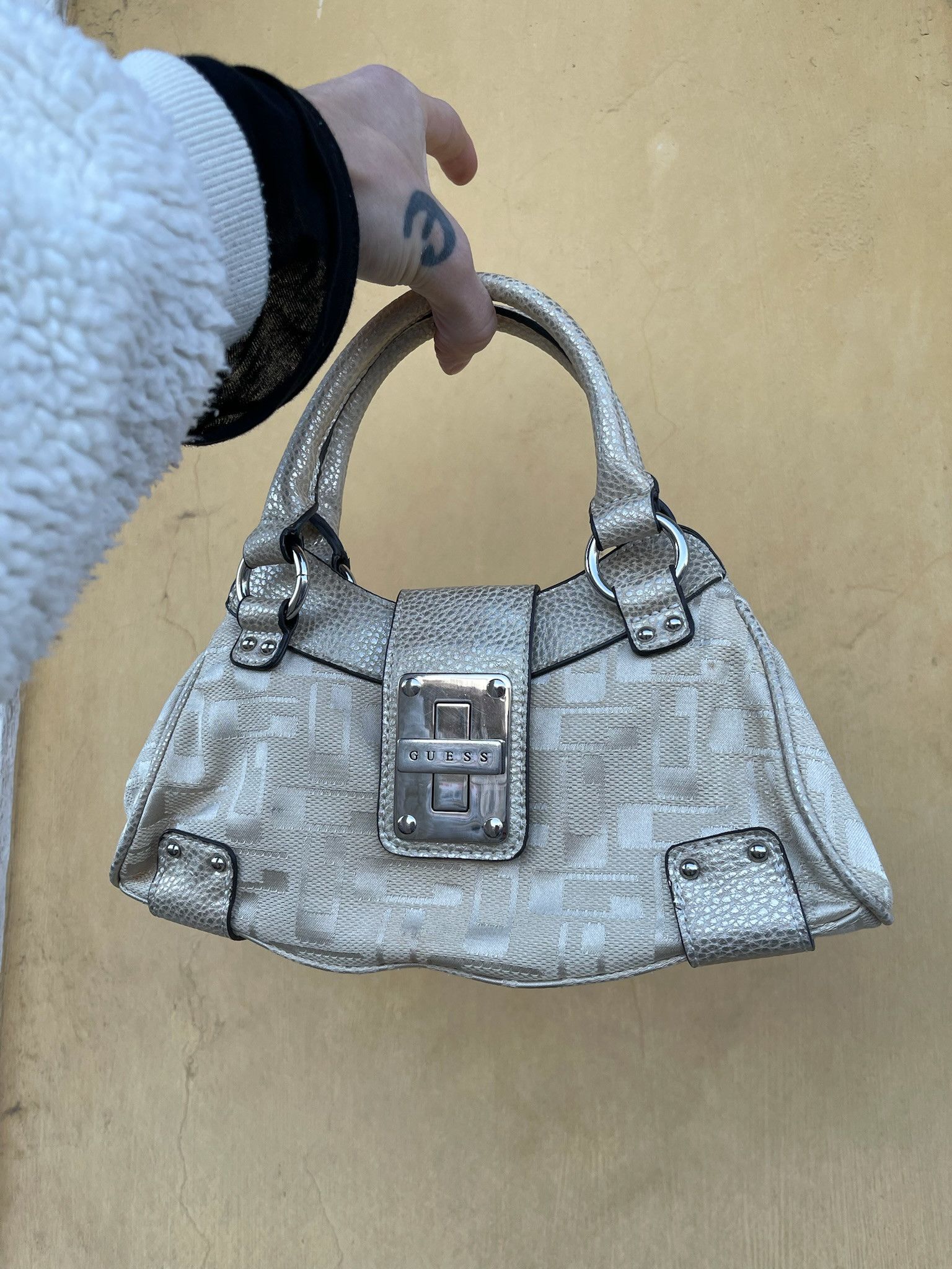Guess Vintage Handbag GUESS monogram y2k Size ONE SIZE - 15 Thumbnail
