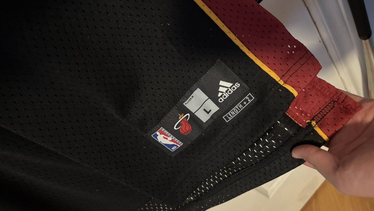 Adidas BRAND NEW D WADE MIAMI HEAT JERSEY SZ LARGE OG BLACK Size US L / EU 52-54 / 3 - 4 Thumbnail