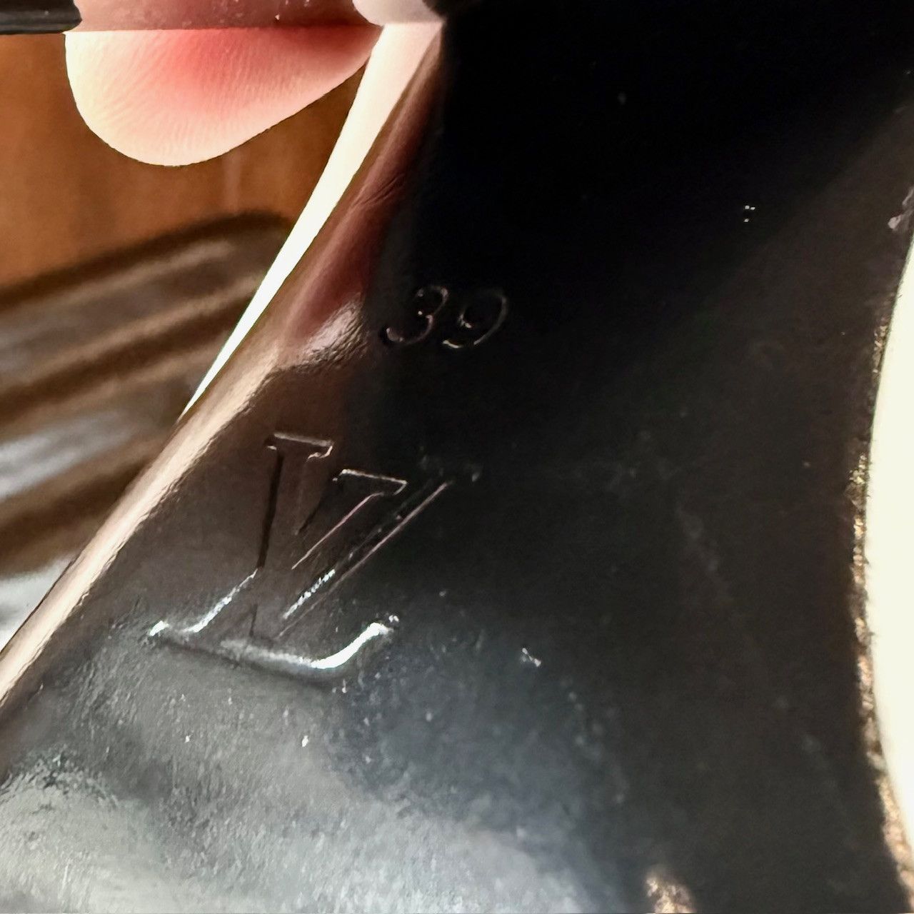 Louis Vuitton Louis Vuitton White Leather Topmost LV Logo Heeled Mules Size US 9 / IT 39 - 12 Thumbnail
