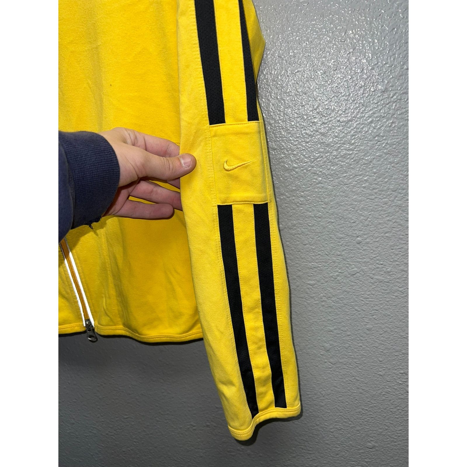 Vintage Womens Nike Livestrong Hoodie Lance Armstrong Cycling Jacket Size L / US 10 / IT 46 - 3 Thumbnail