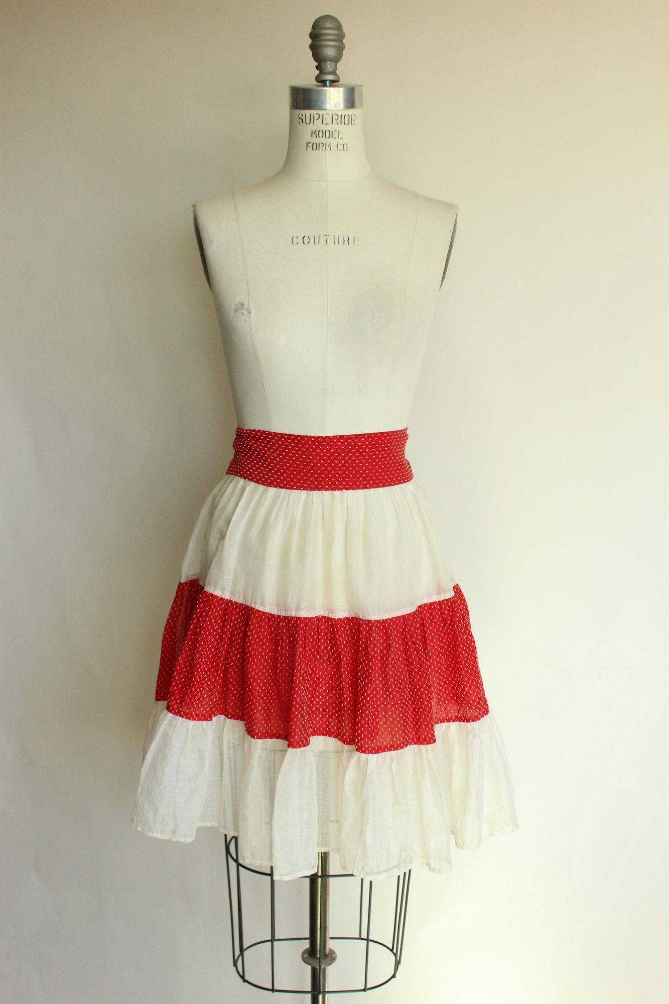 Vintage Vintage 1950s Half Apron, White Cotton Organdy with Red and Size ONE SIZE - 2 Thumbnail