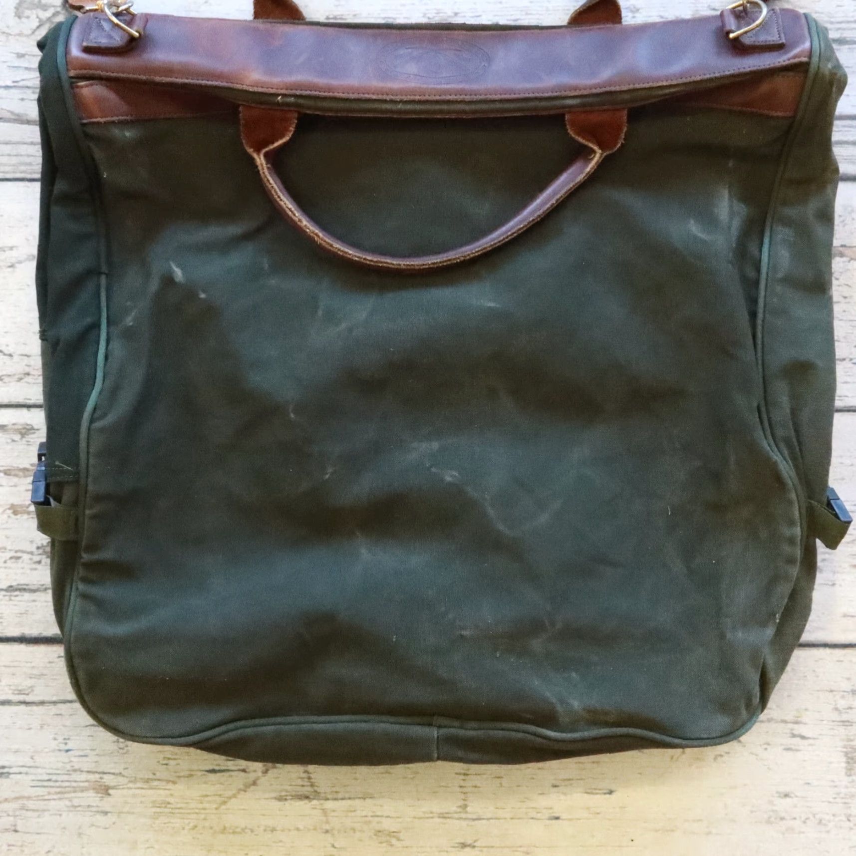 Orvis VINTAGE The Orvis Company Battenkill Garment Bag Leather Green Canvas Garment Bag Mens Green 40" 20" 4" Measurements Size ONE SIZE - 4 Thumbnail