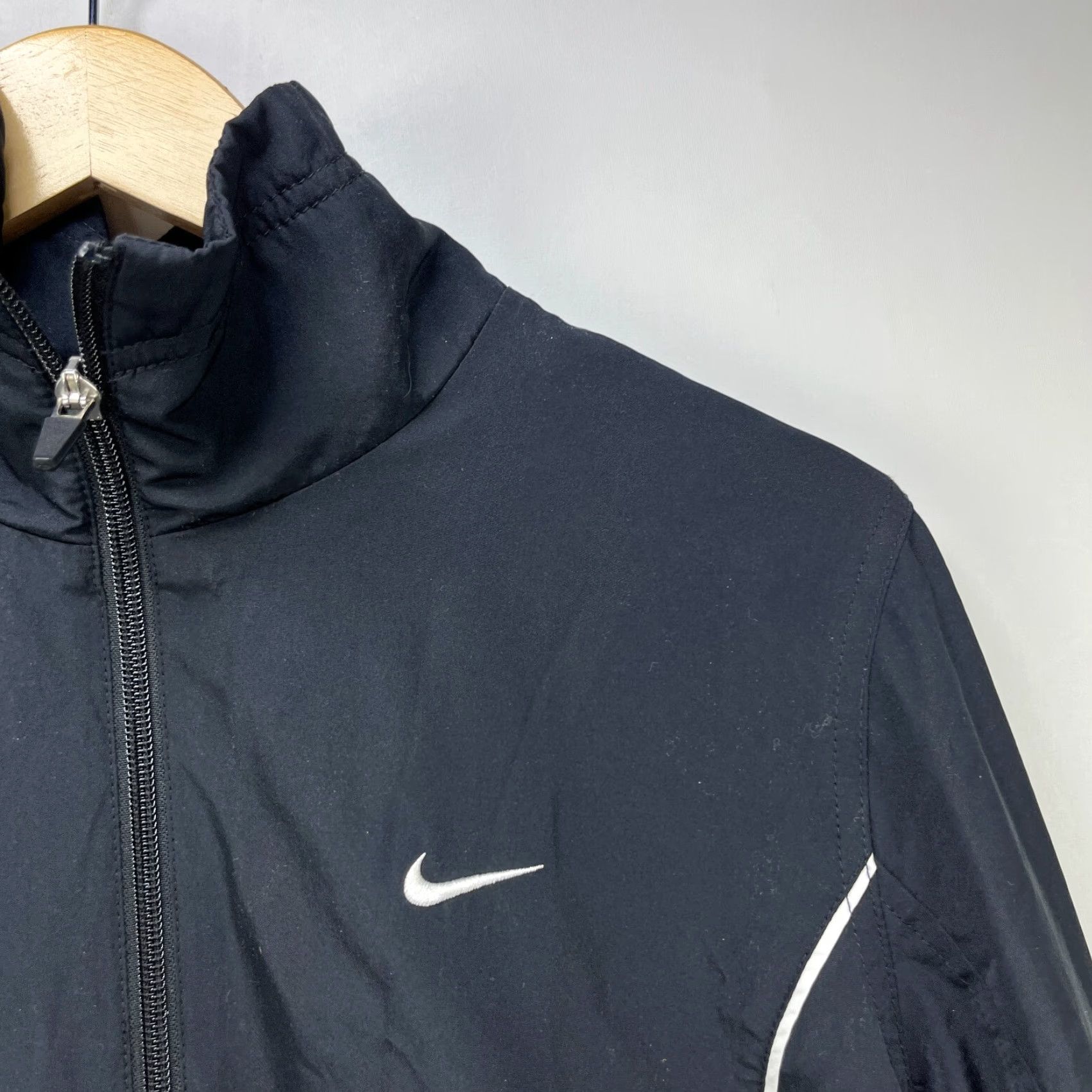 Nike VINTAGE Nike Swoosh Embroidered Windbreaker Jacket Womens XL Black Size XL / US 12-14 / IT 48-50 - 3 Thumbnail