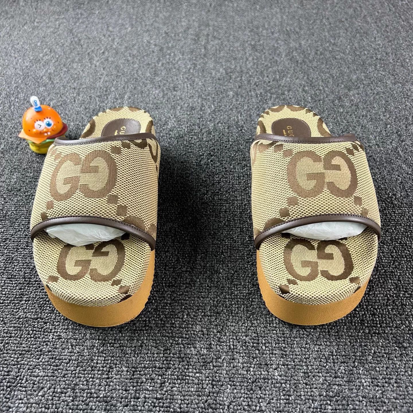 Gucci Gucci GG monogram slide slippers size 37 Size US 7 / IT 37 - 2 Thumbnail