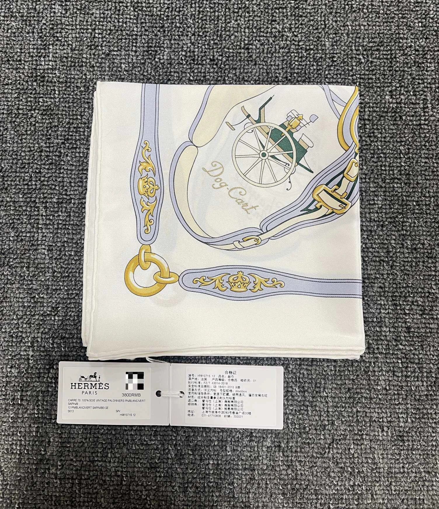 HERMES Horse Carriage Pattern Scarf