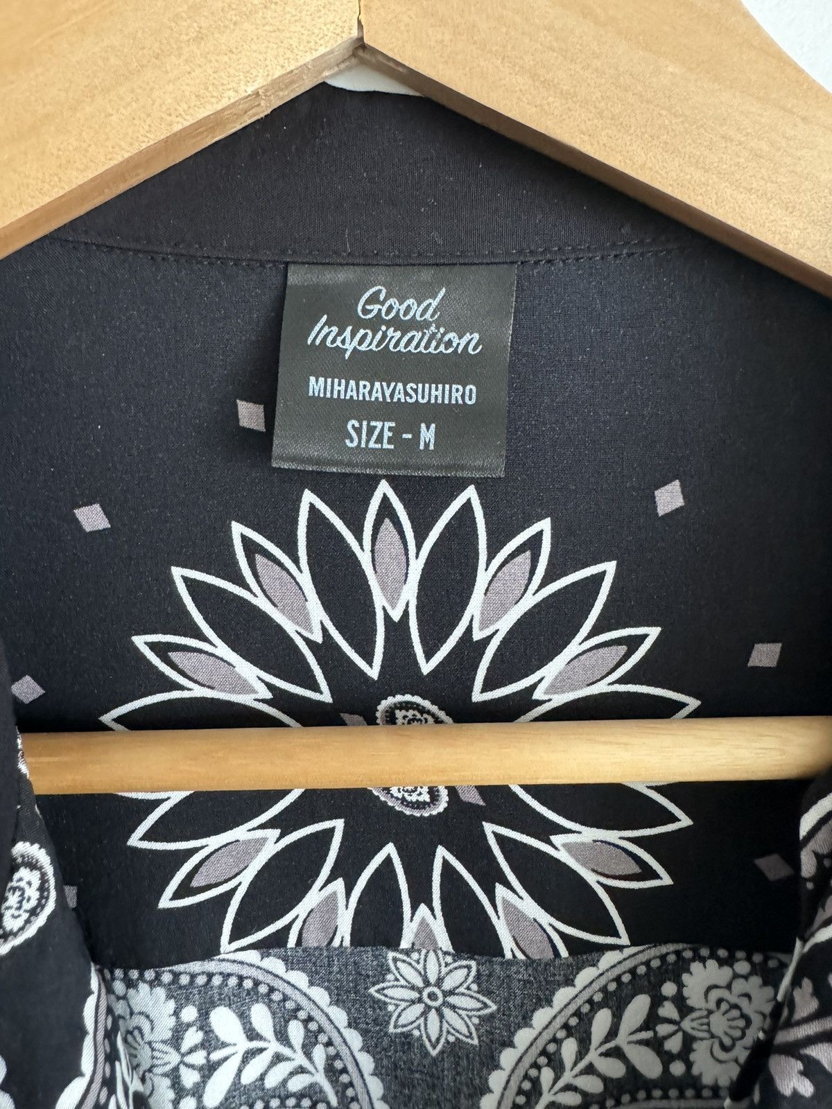 GU × Maison MIHARA YASUHIRO Yasuhiro Mihara × GU Paisley Long Sleeve Bandana Collar Size US M / EU 48-50 / 2 - 5 Thumbnail
